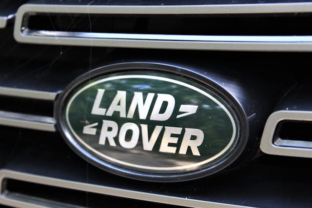 2022 Range Rover SE LWB emblem closeup