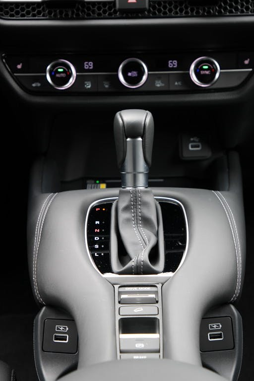 2023 Honda HR-V EX-L console