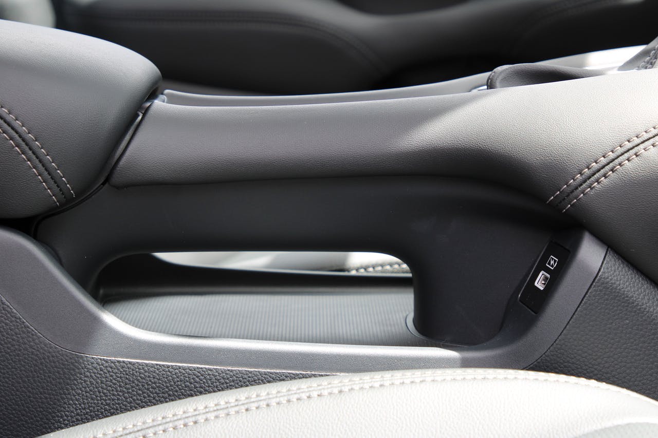 2023 Honda HR-V EX-L interior console