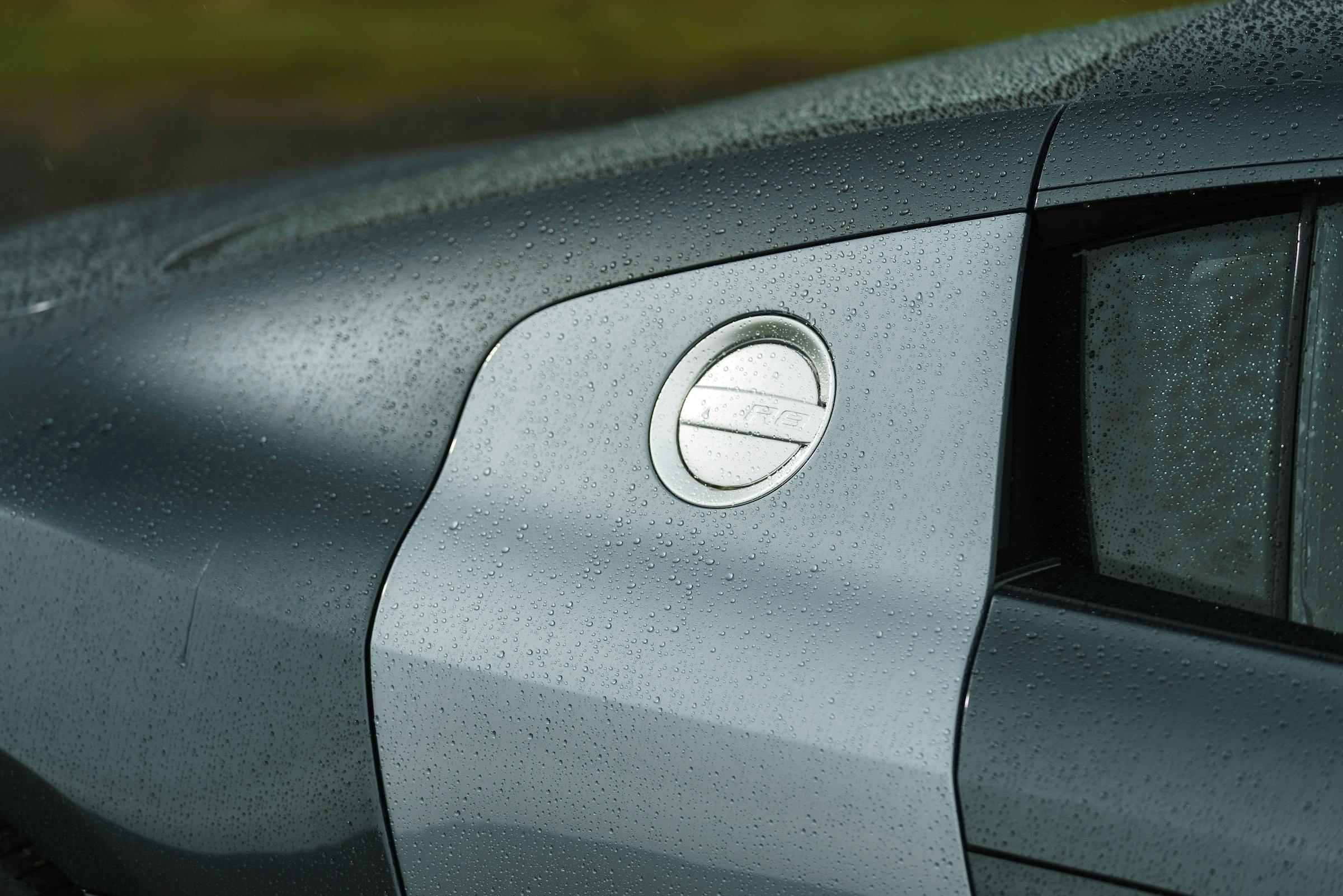 Audi R8 pillar fuel door detail
