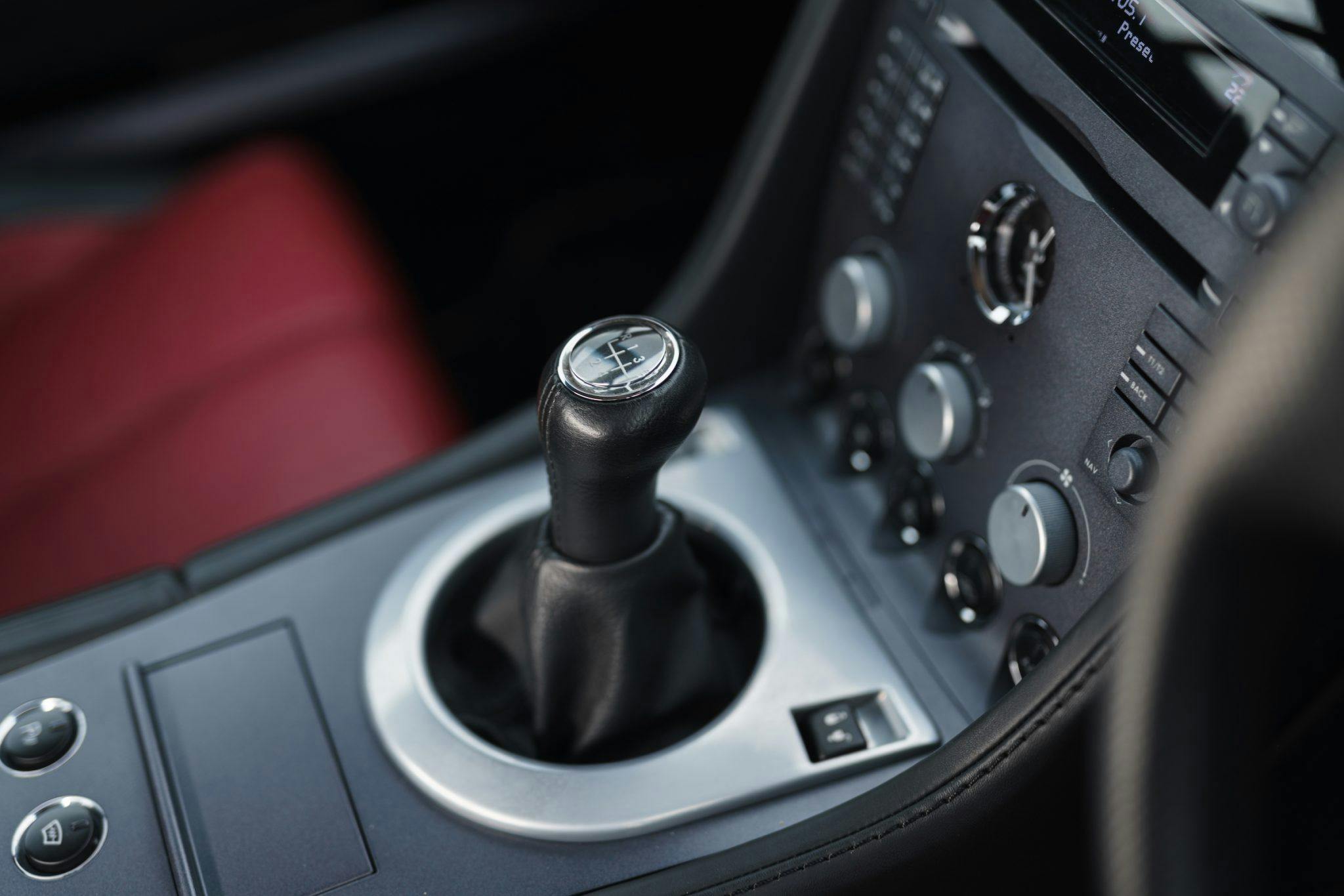 Aston Martin V8 Vantage interior shifter