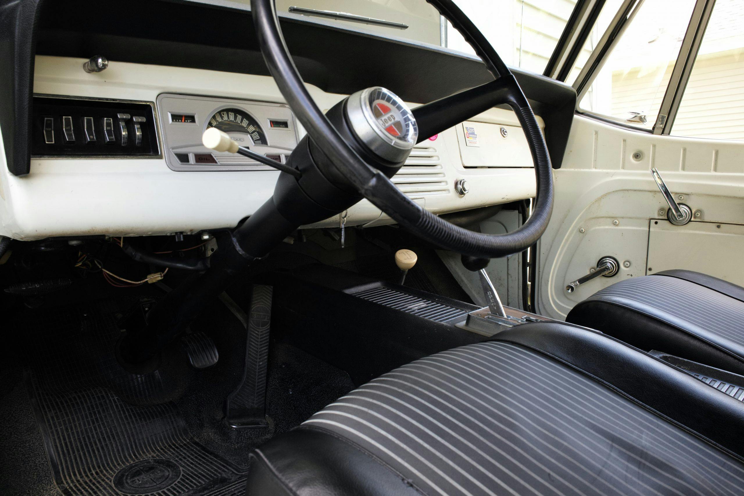 1971 Jeepster Commando interior