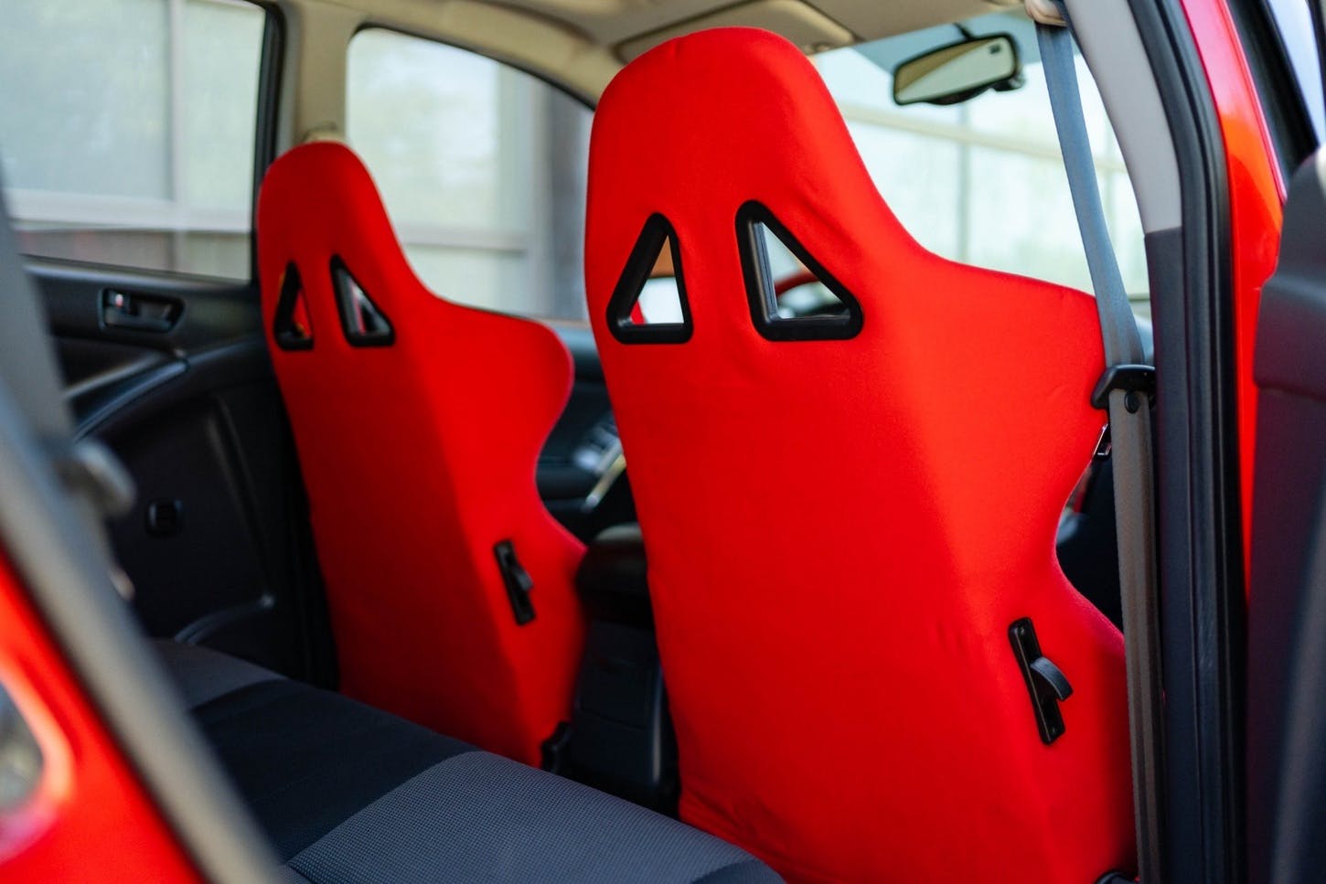 Pontiac Vibe GT-R custom momo seatbacks