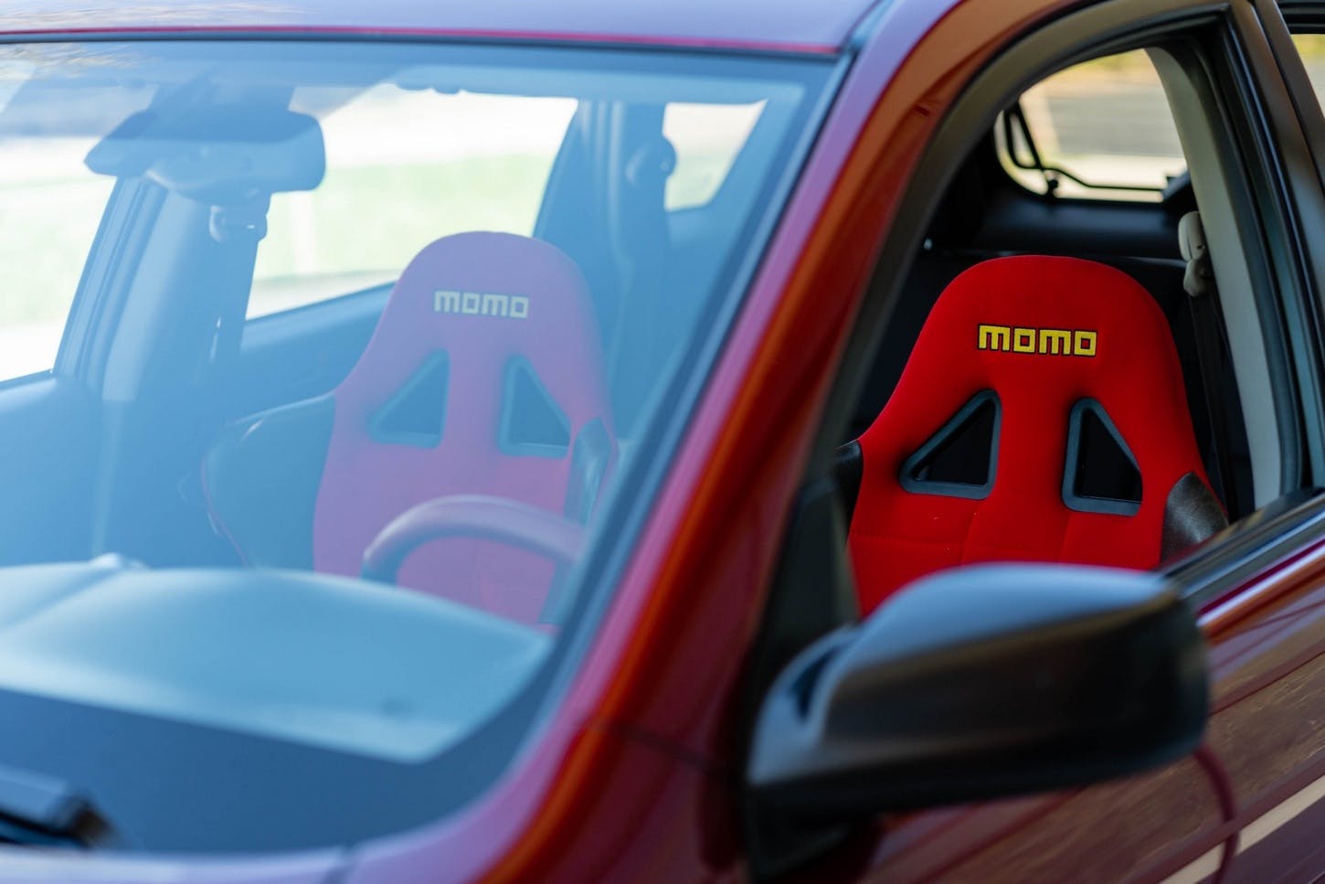 Pontiac Vibe GT-R custom momo seats
