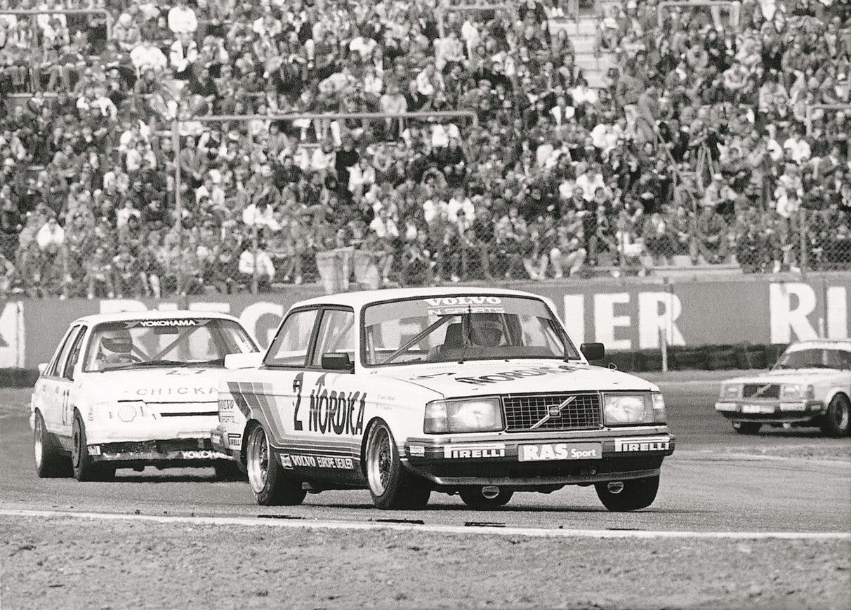 Volvo 240 vintage racing