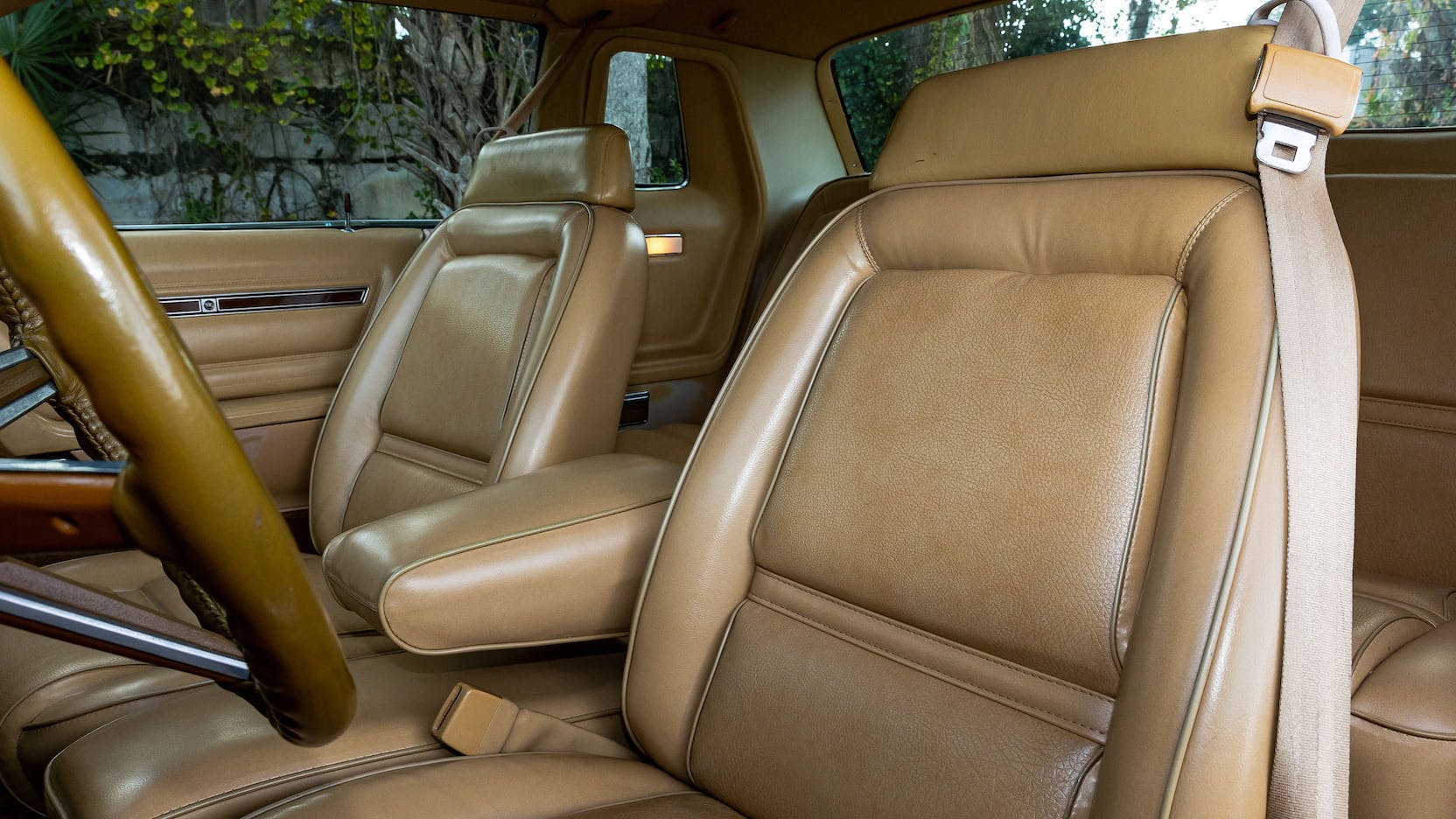 1979 Dodge Magnum XE interior seats