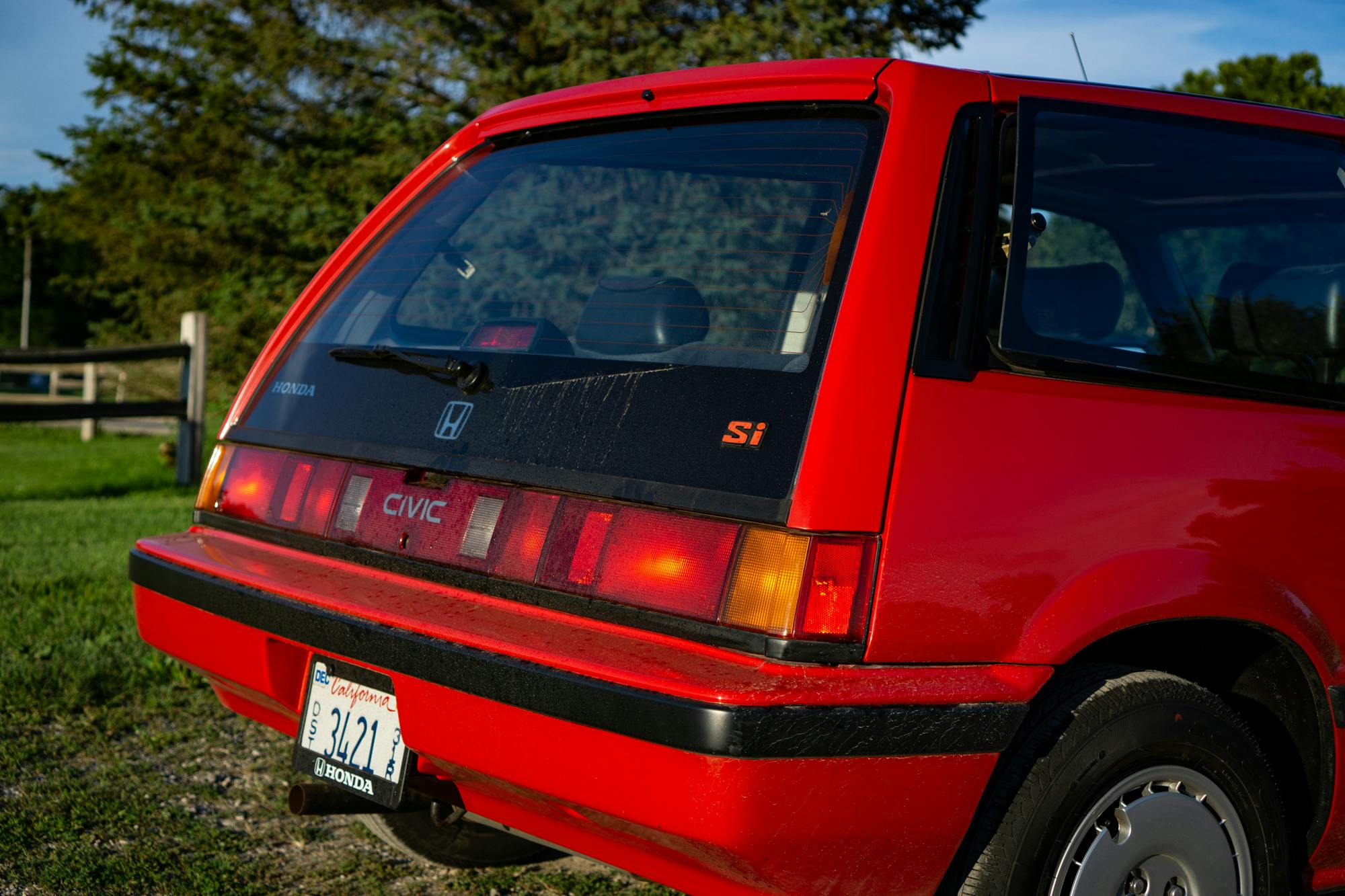 1986 Honda Civic Si rear hatch close