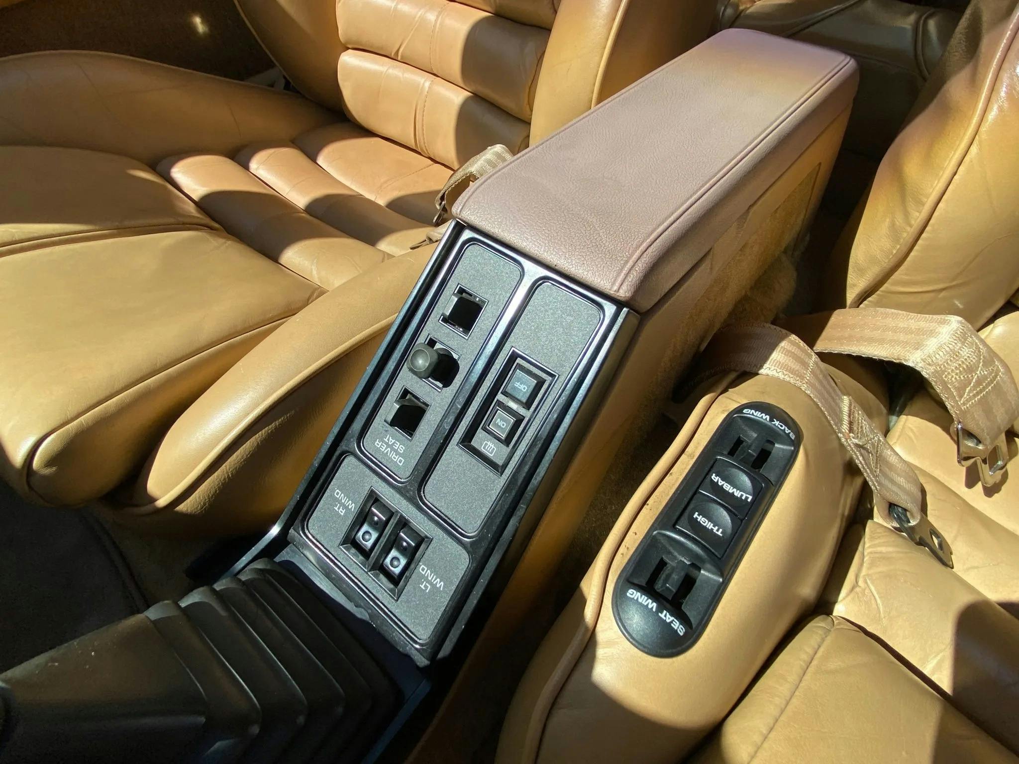 1987 Dodge Daytona Shelby Z interior center console