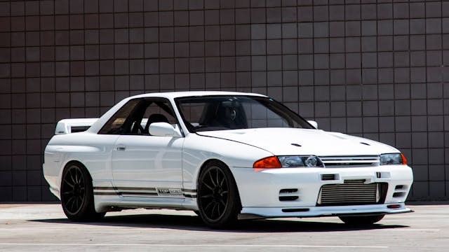 1993 Nissan Skyline R32 GT-R front three-quarter