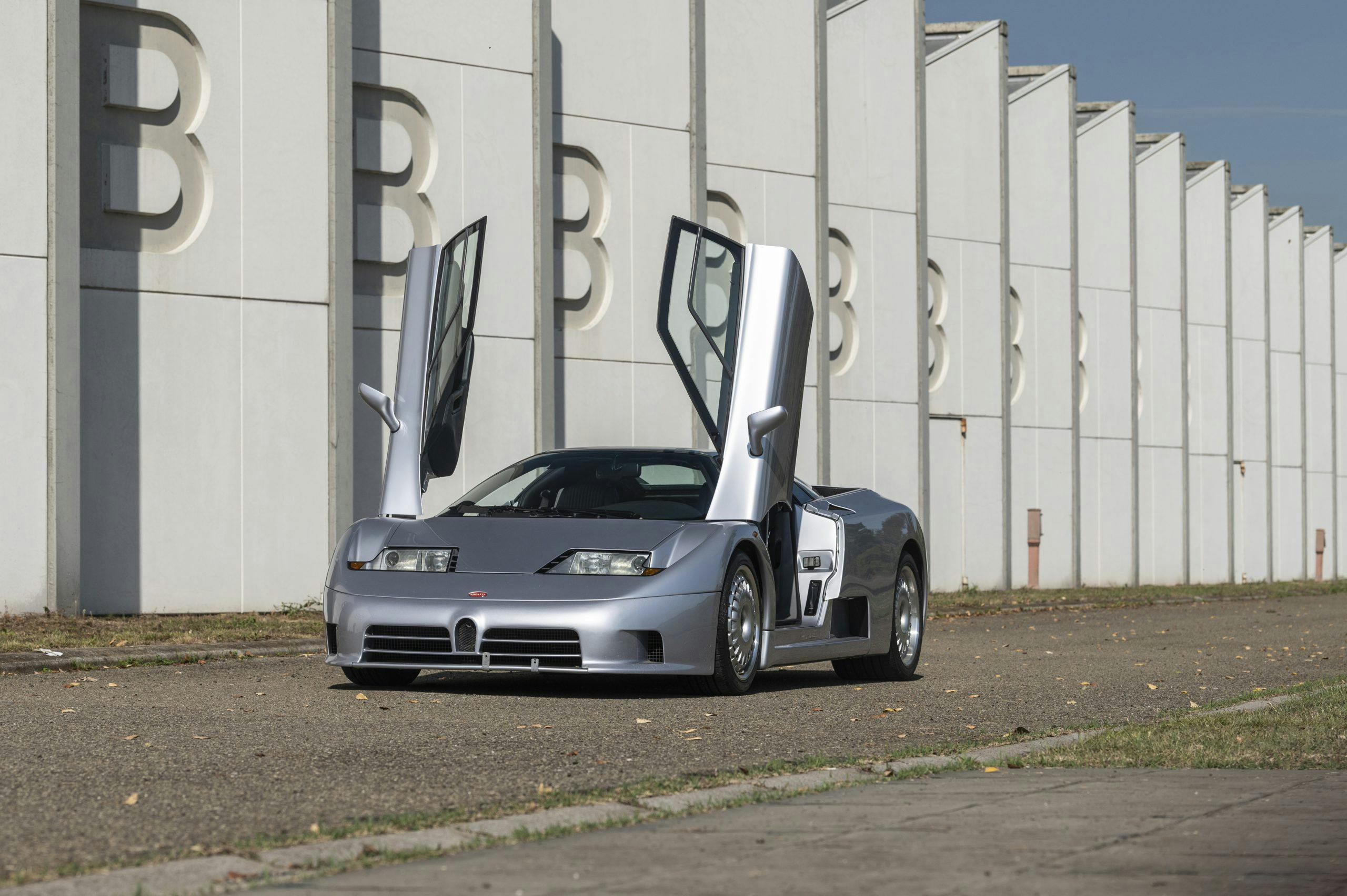 Bugatti EB110 front three-quarter doors up