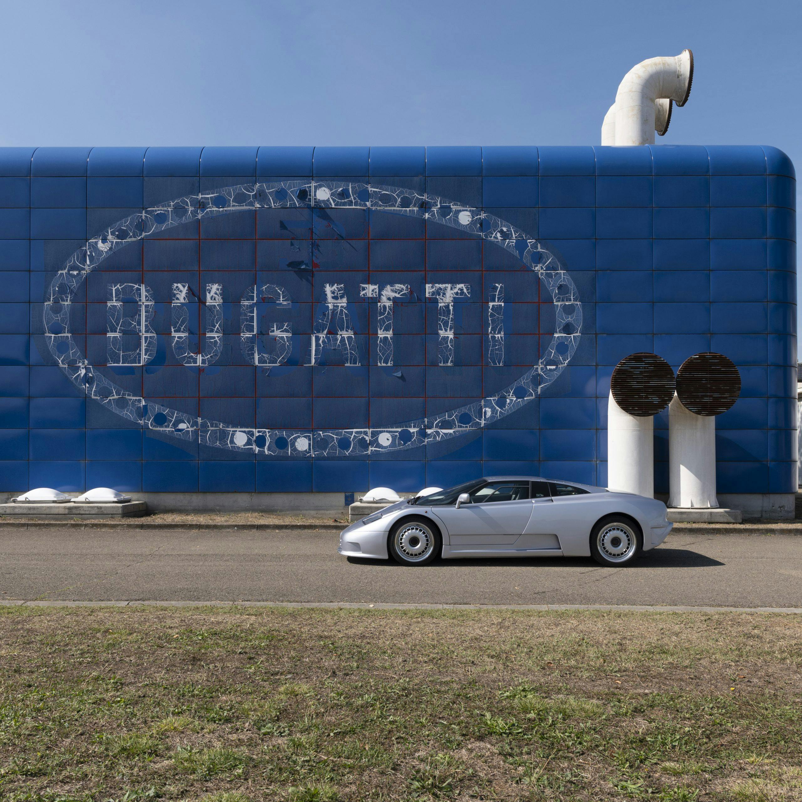 Bugatti EB110 side wide