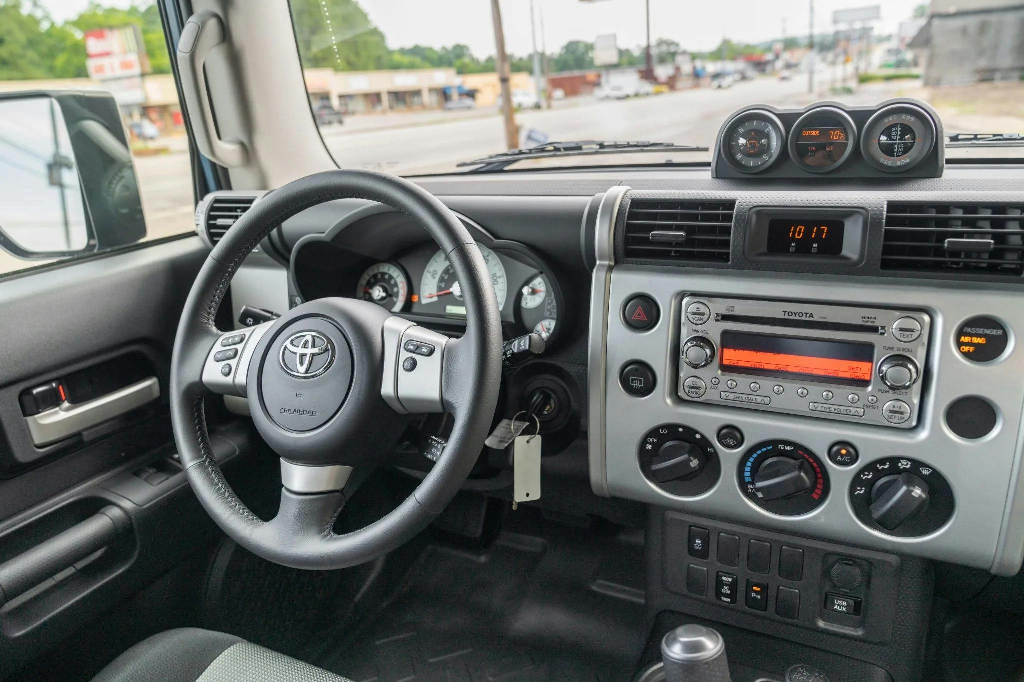 2014 Toyota FJ Cruiser Trail Teams interior dash