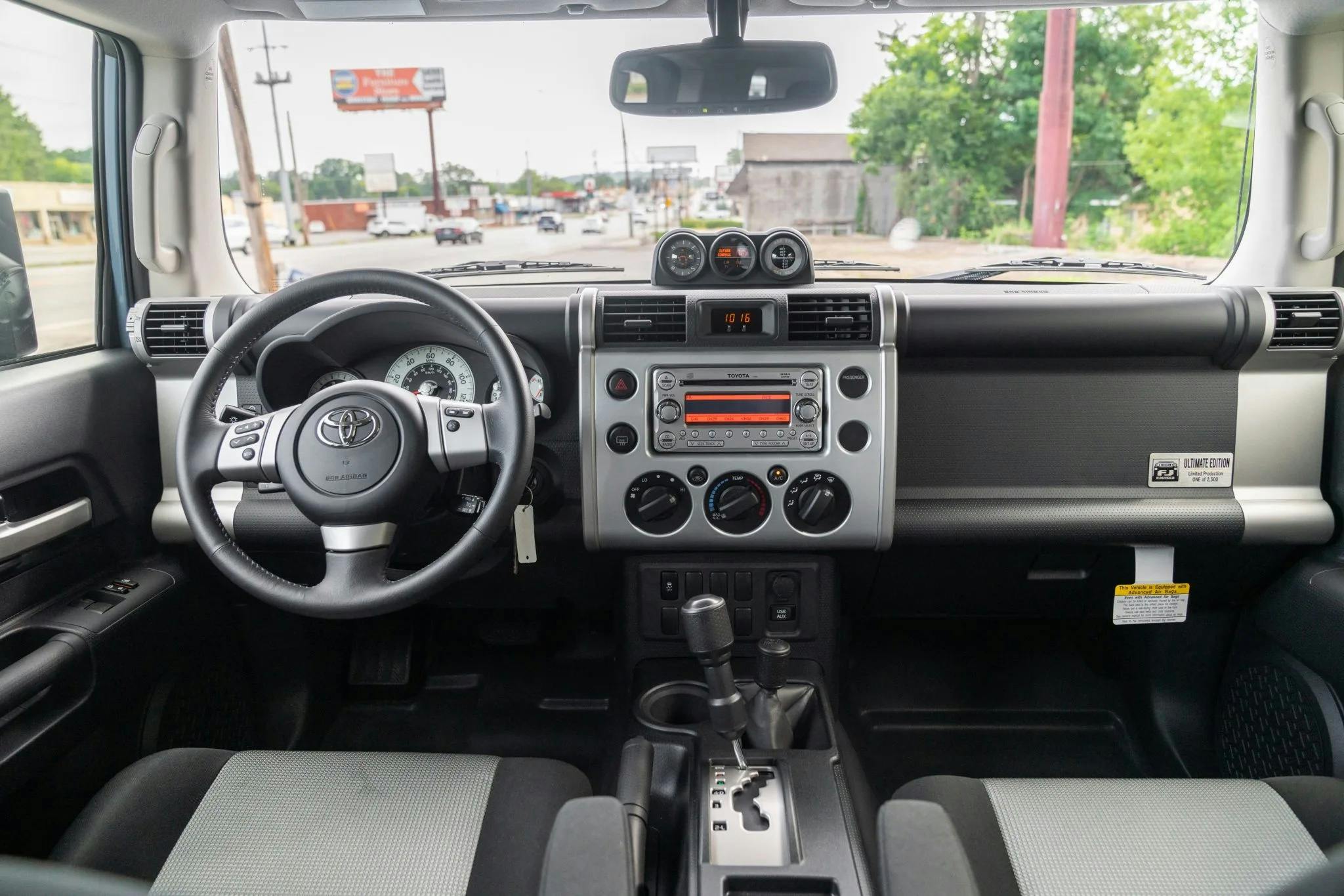 2014 Toyota FJ Cruiser Trail Teams interior