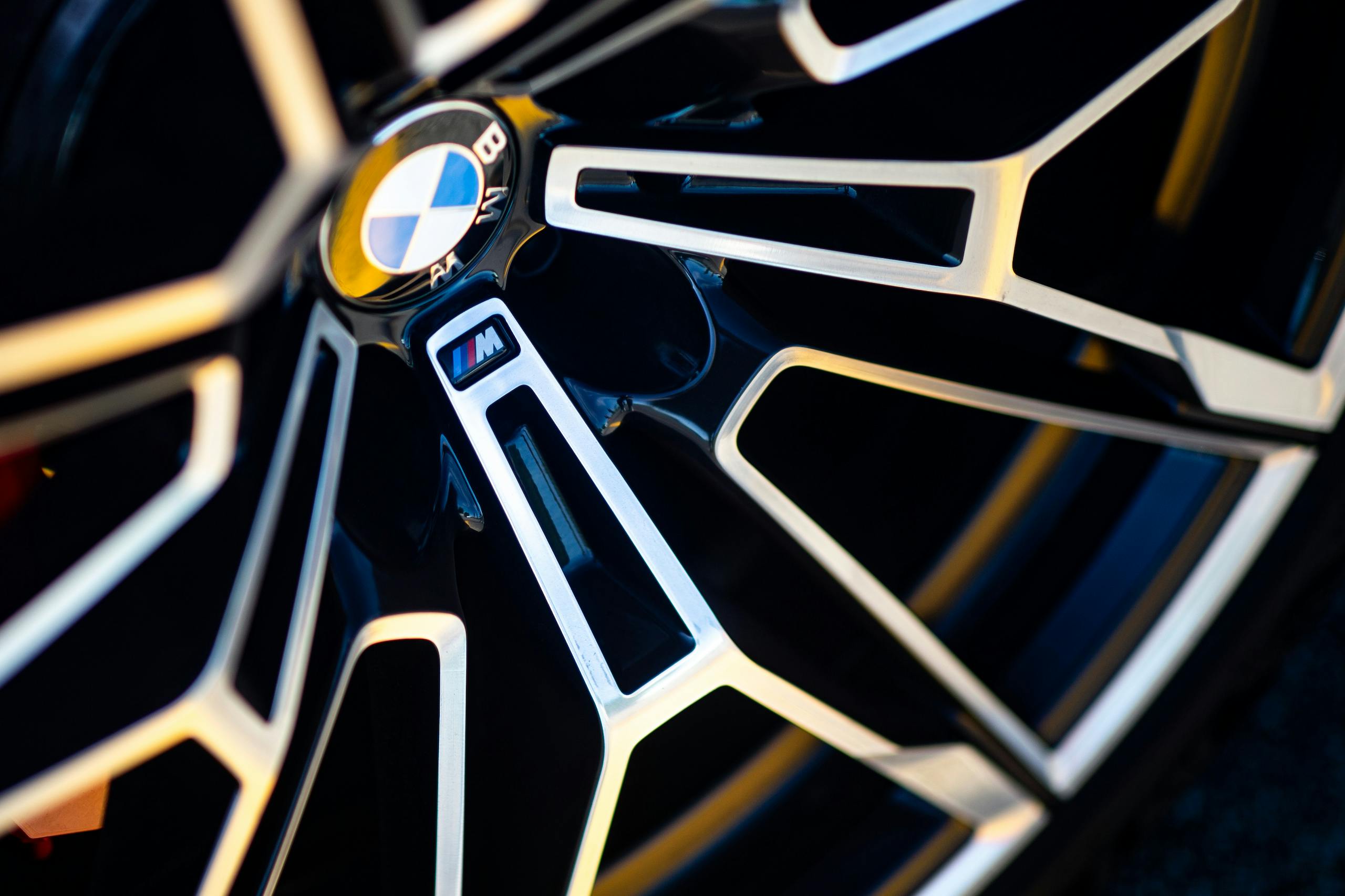 2022 BMW M3 Competition wheel logo detail