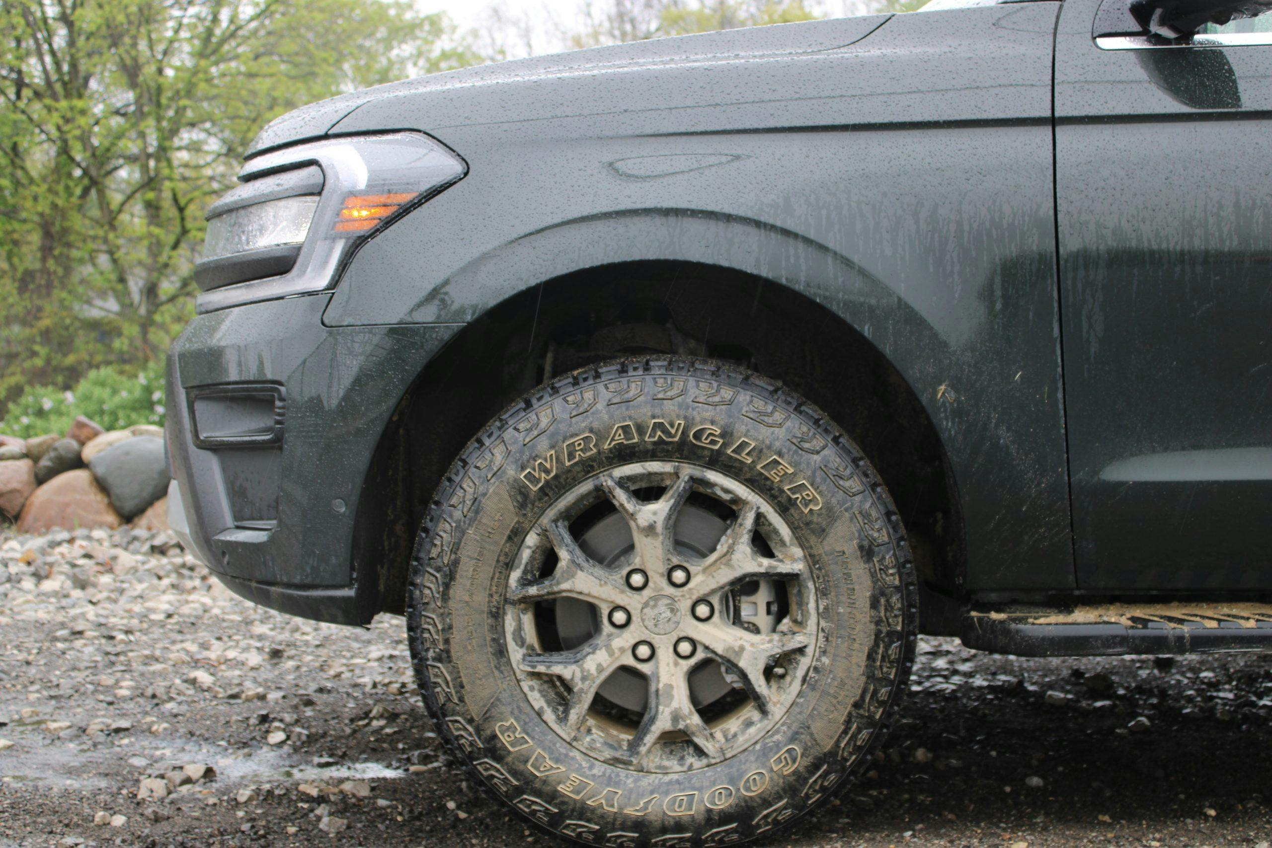 2022 Ford Expedition Timberline front quarter wheel tire