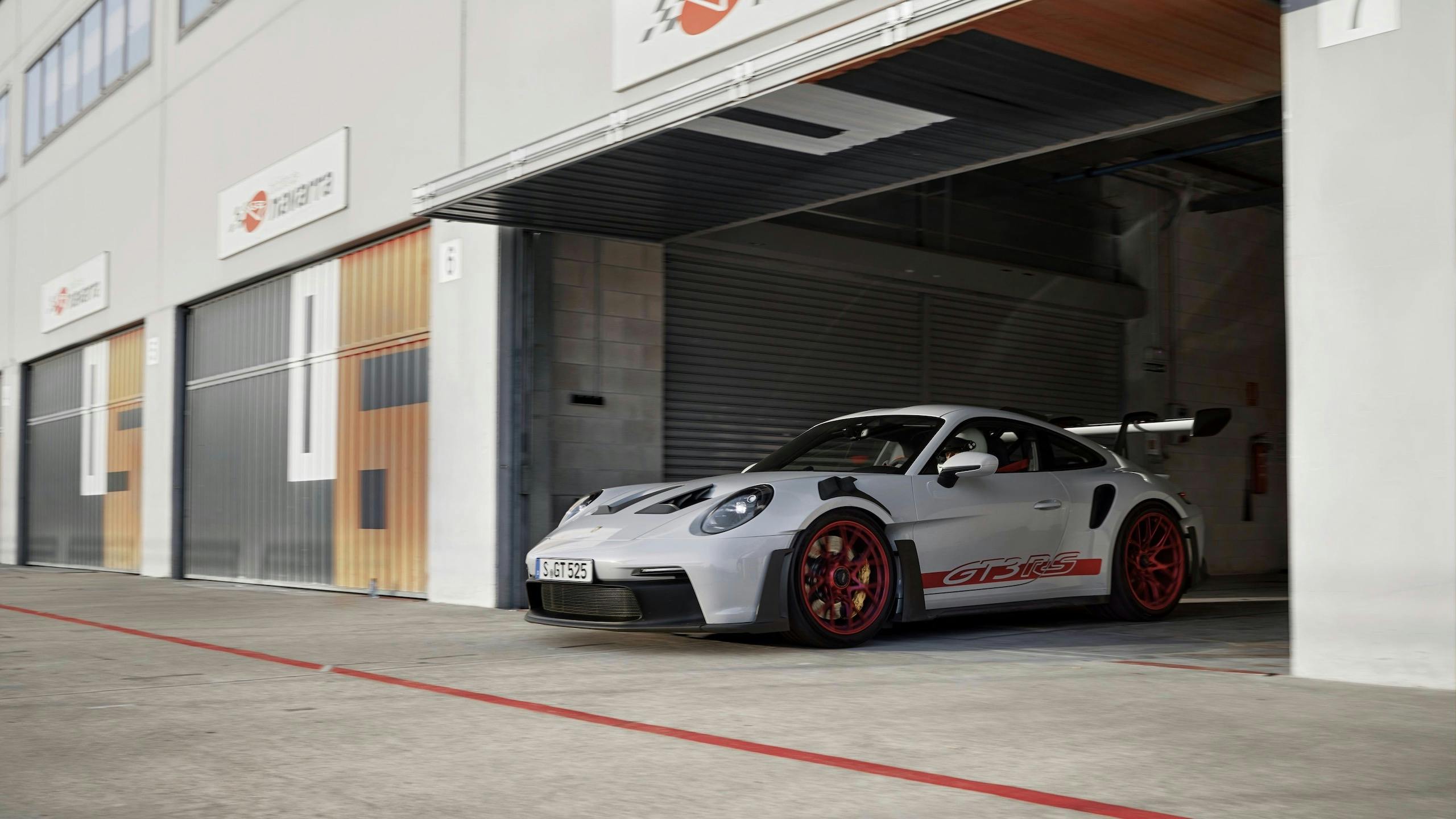 2023 Porsche 911 GT3 RS front three-quarter garage