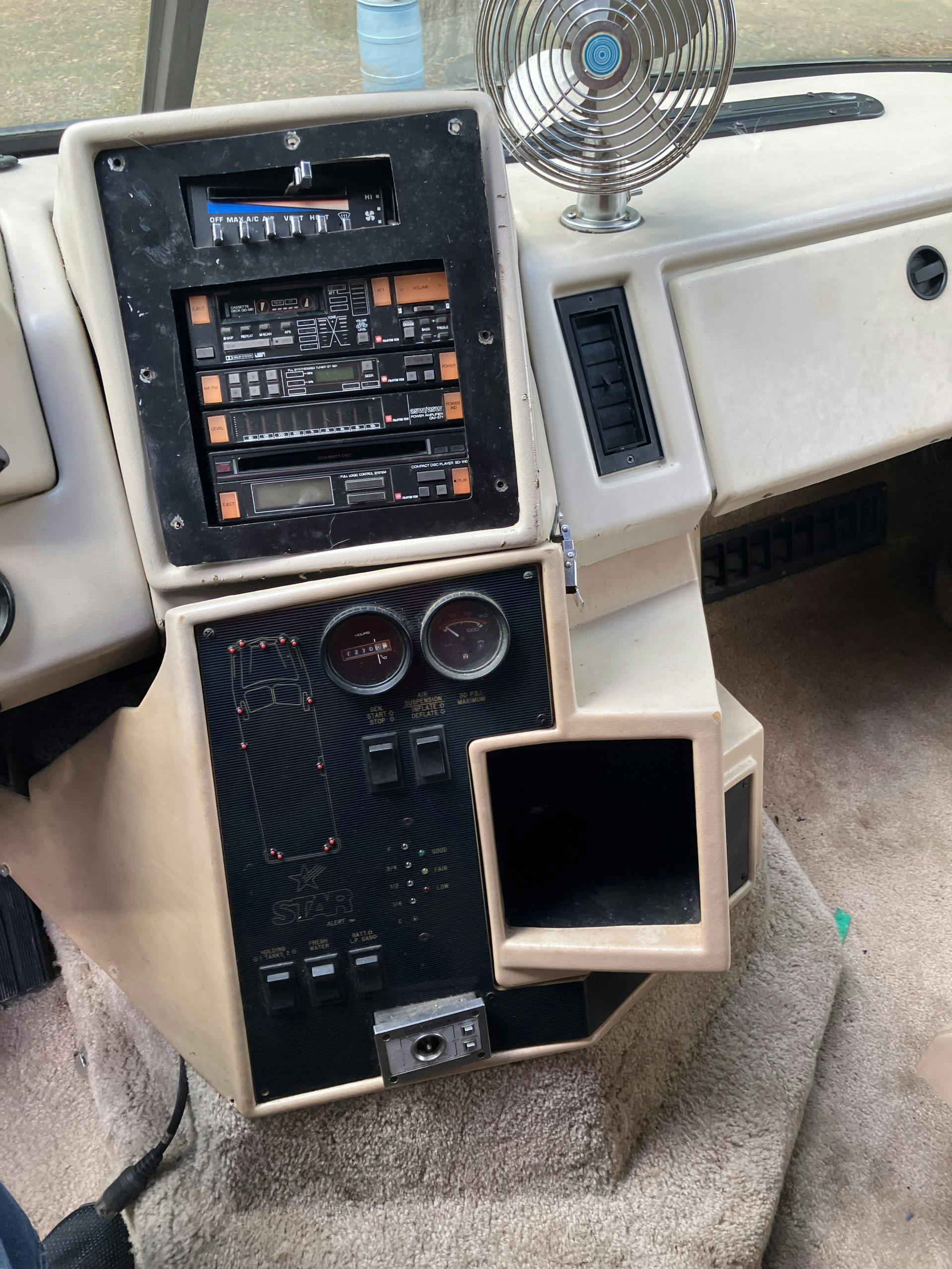 1987 EMC Eldorado Starfire RV interior console