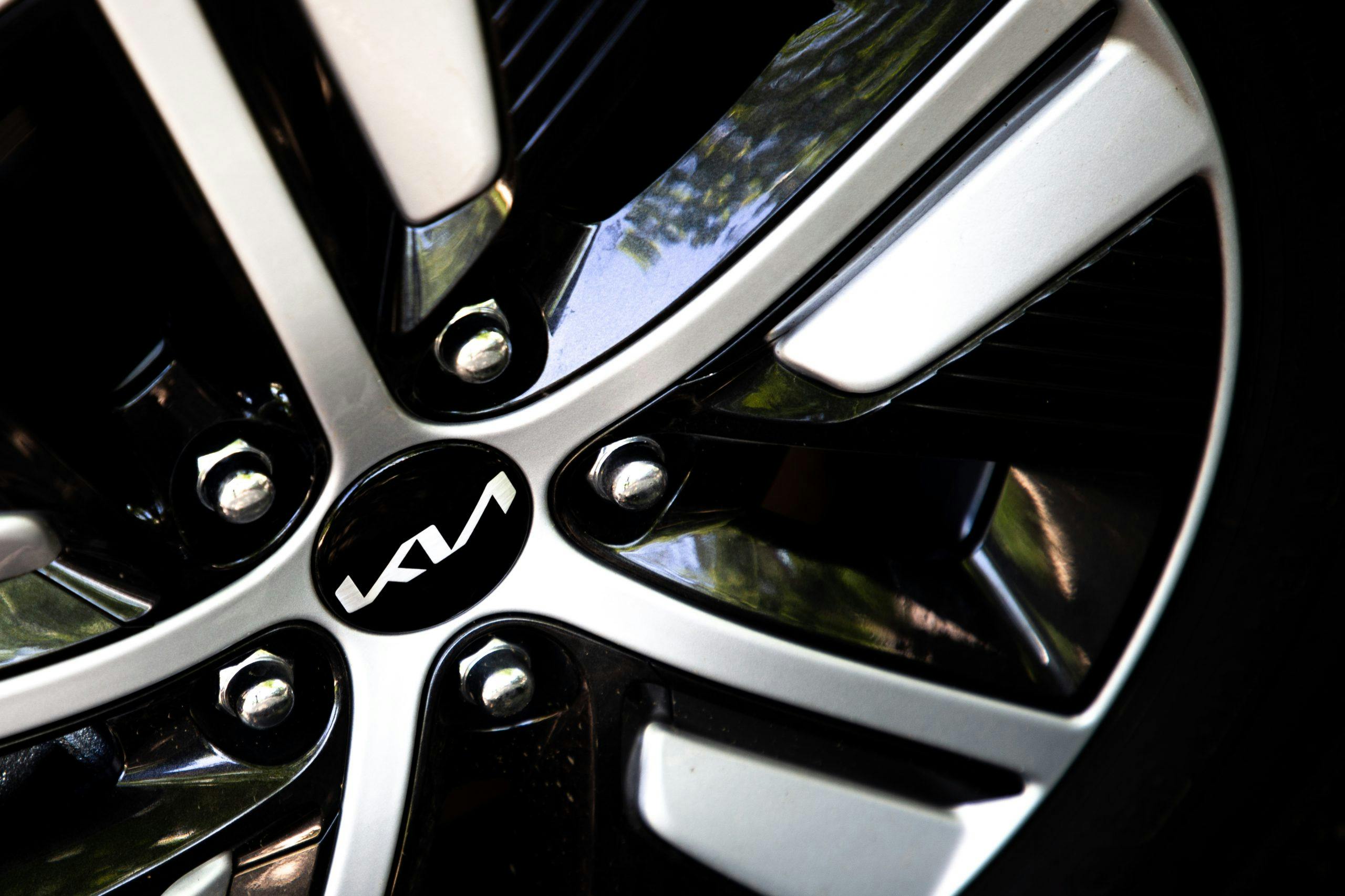 Kia Niro PHEV wheel closeup