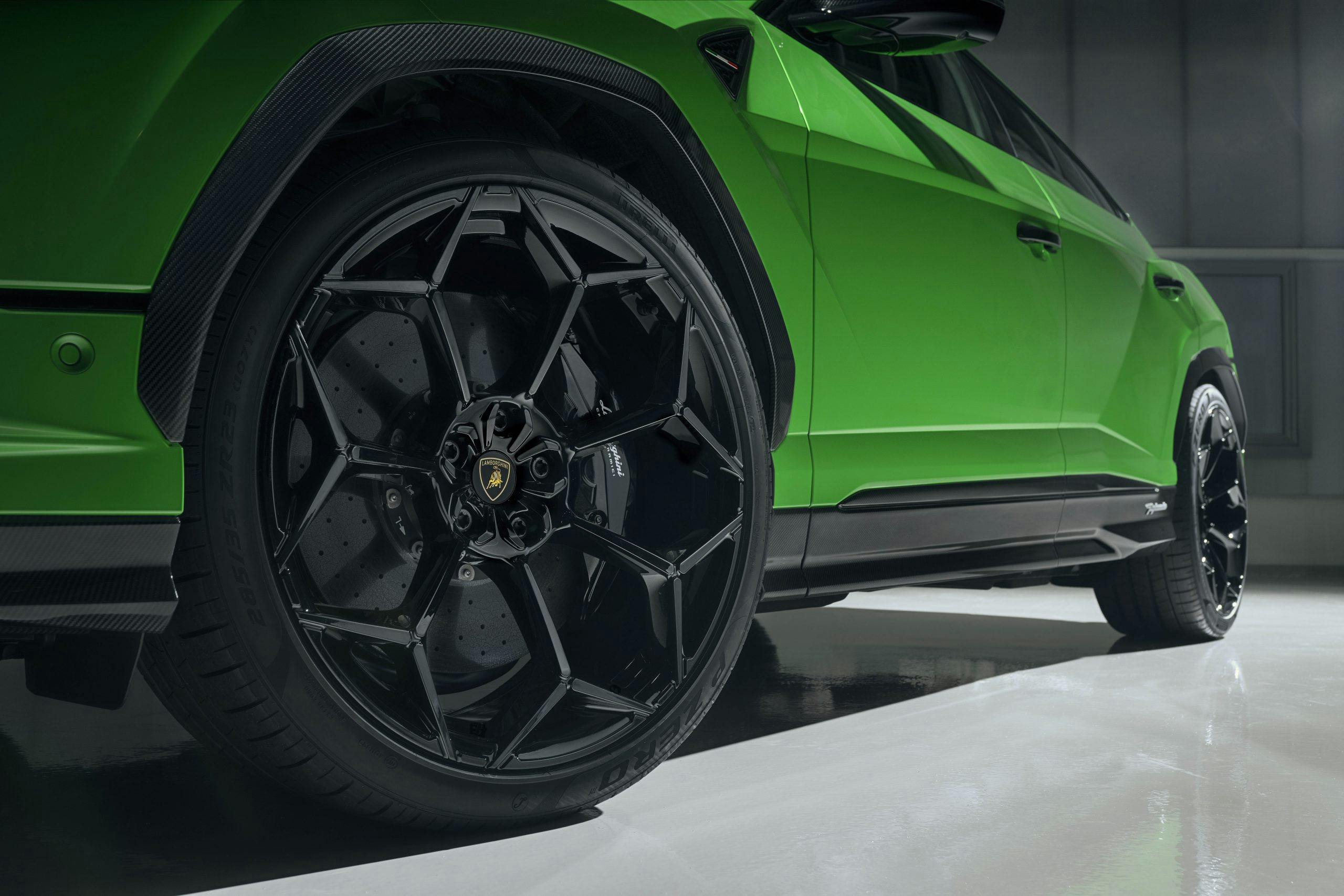 Lamborghini Urus Performante exterior wheel detail