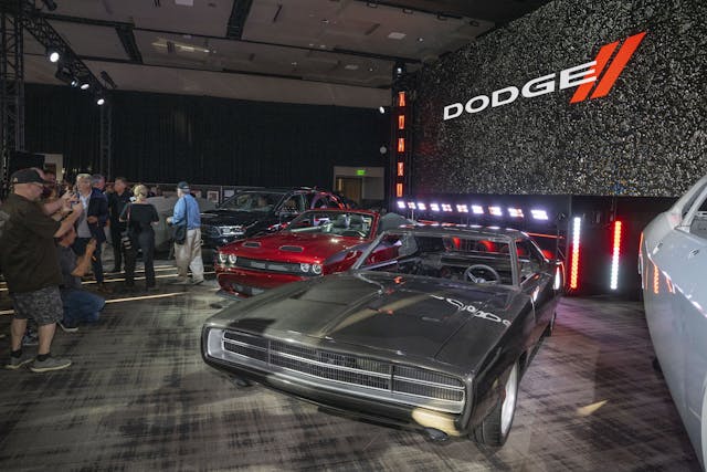 Dodge Direct Connection 1970 carbon fiber Charger body Finale