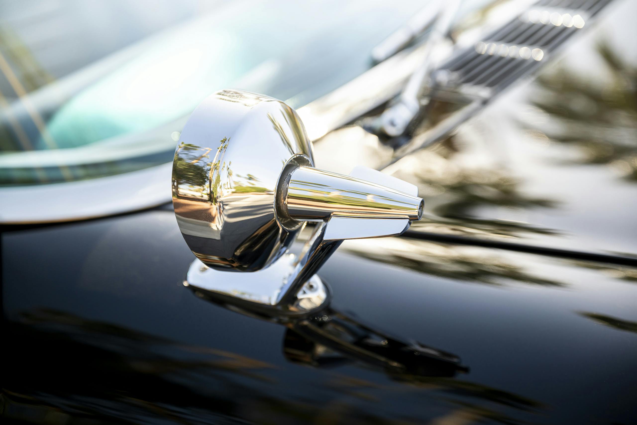 Chrysler convertible mirror detail
