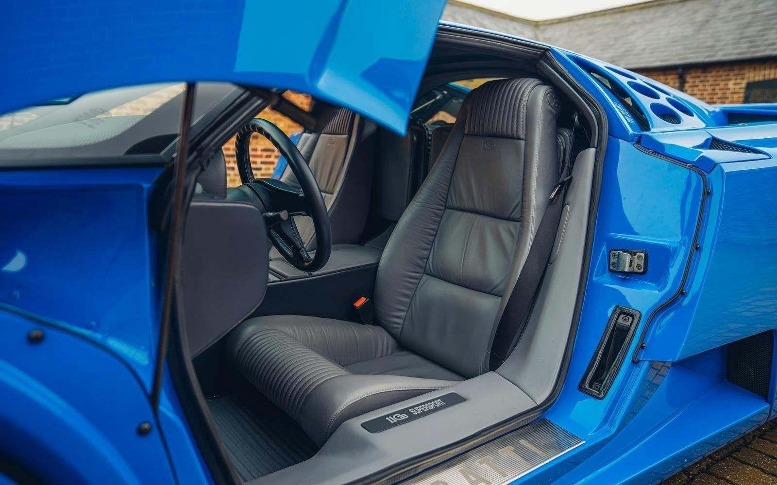 Bugatti EB110 Supersport interior seat