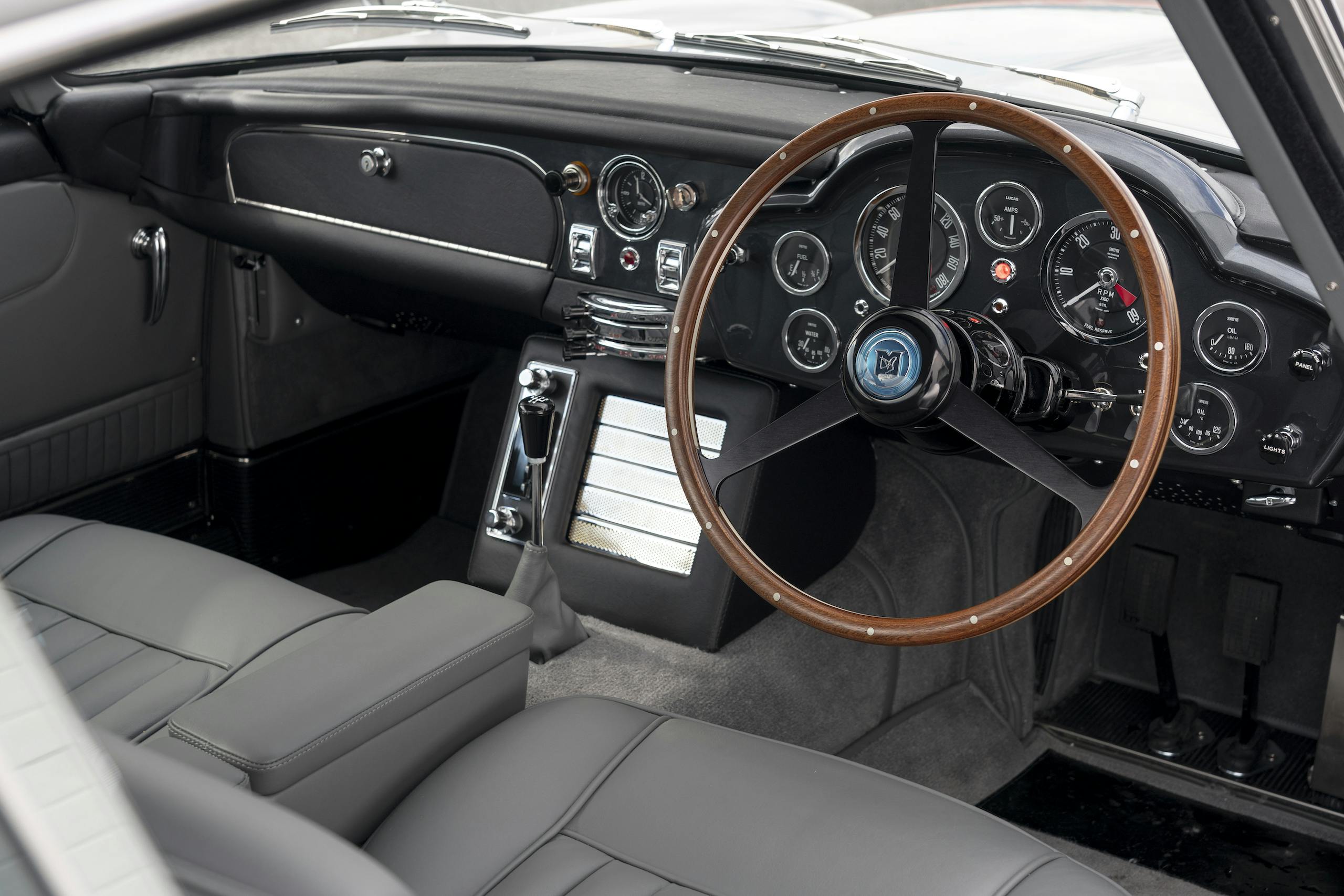 Aston Martin DB5 Goldfinger interior gadgets