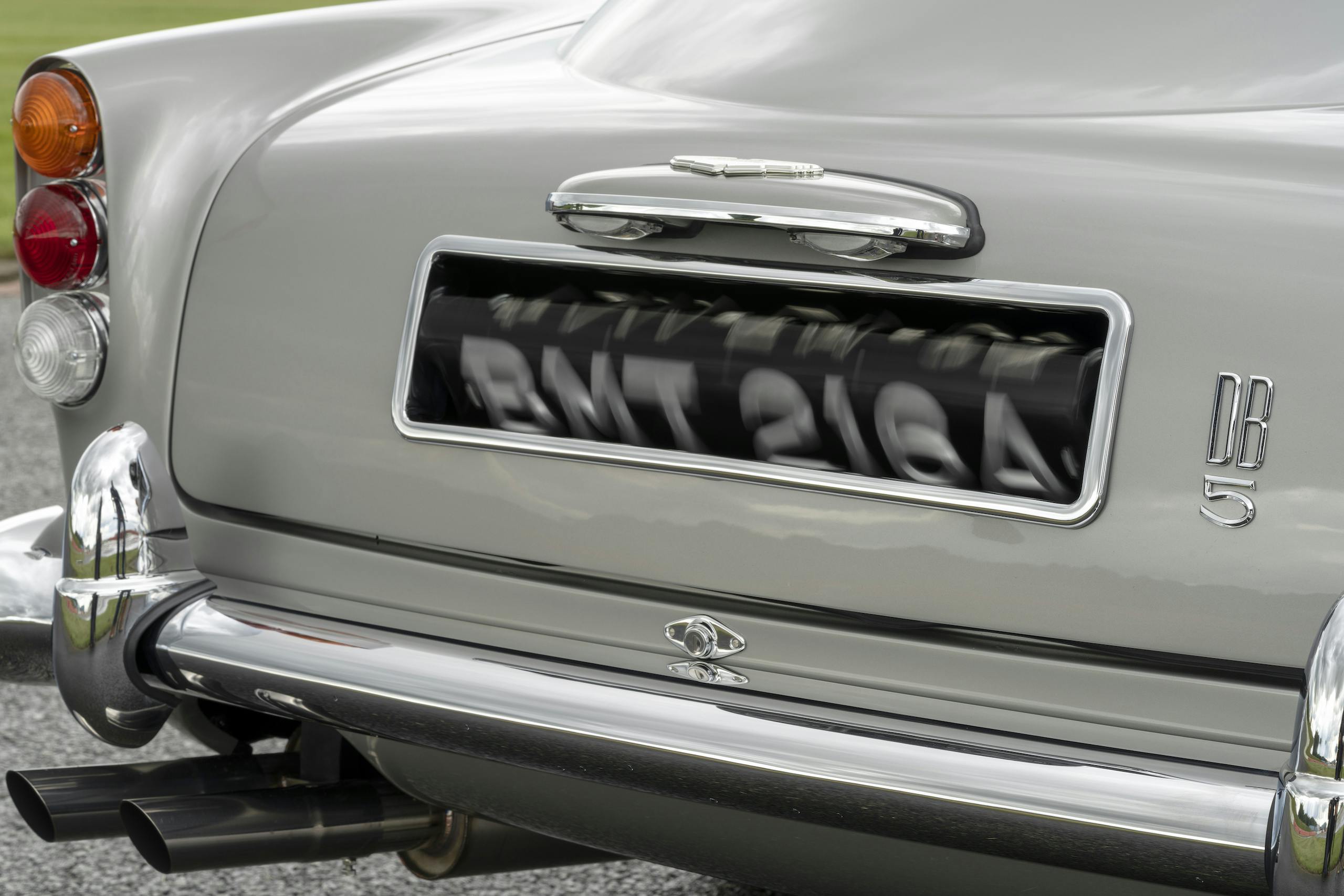 Aston Martin DB5 Goldfinger plate flipper