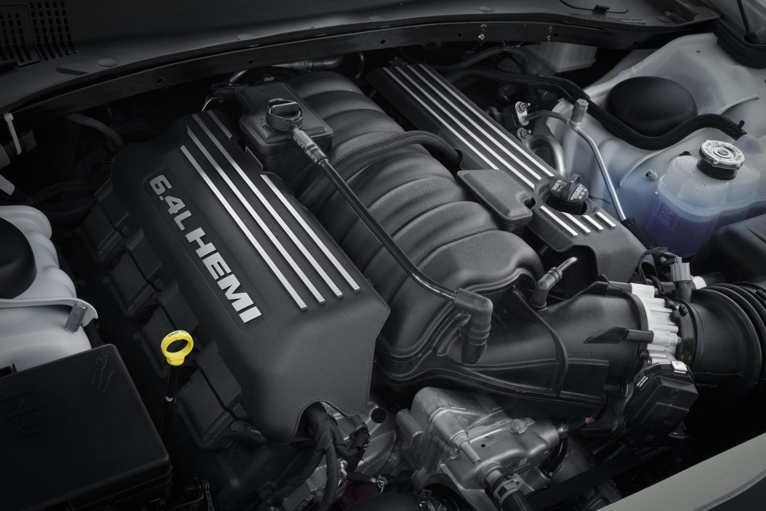 2023 Chrysler 300C Hemi 6.4 engine v8