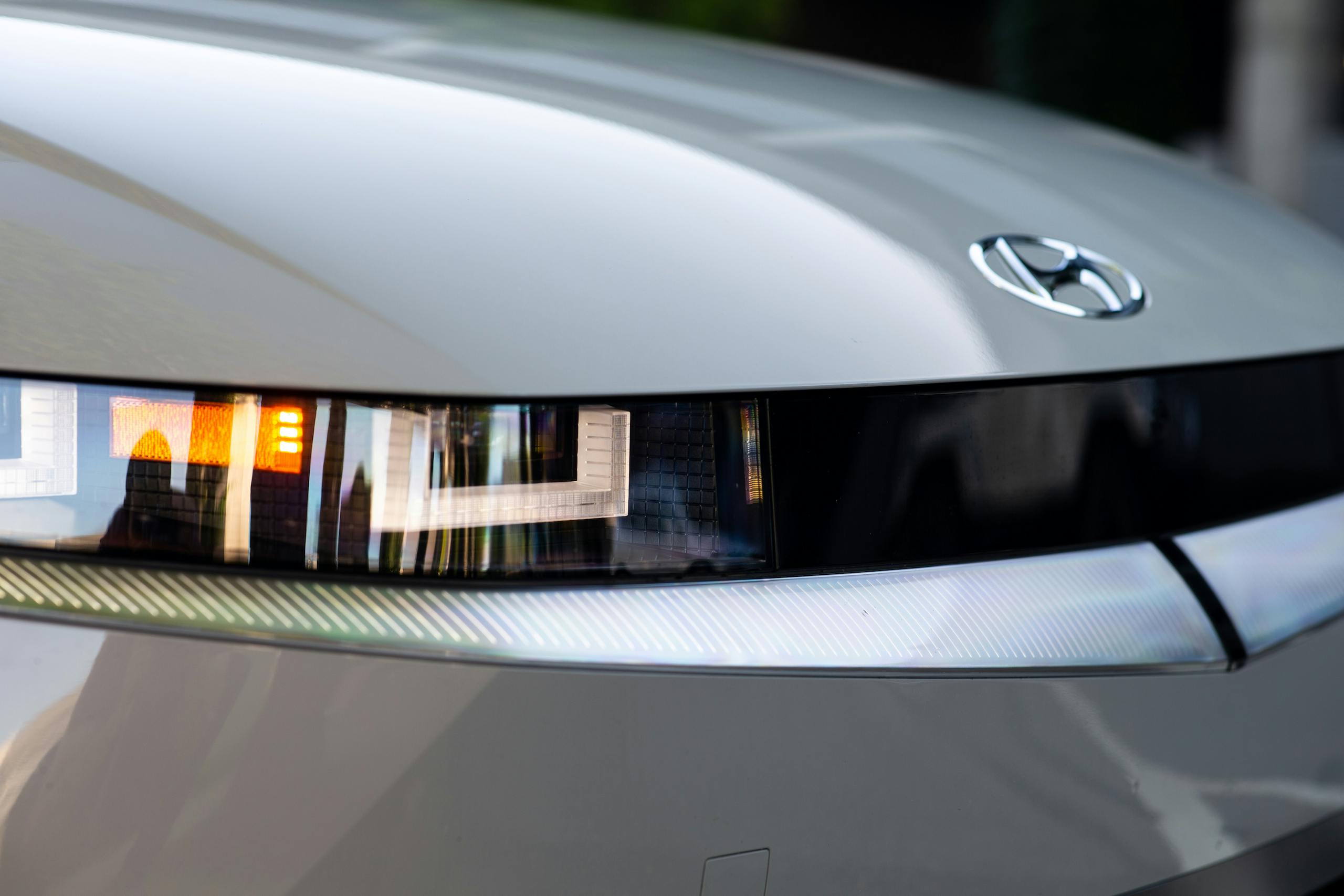 Hyundai Ioniq 5 headlight bar