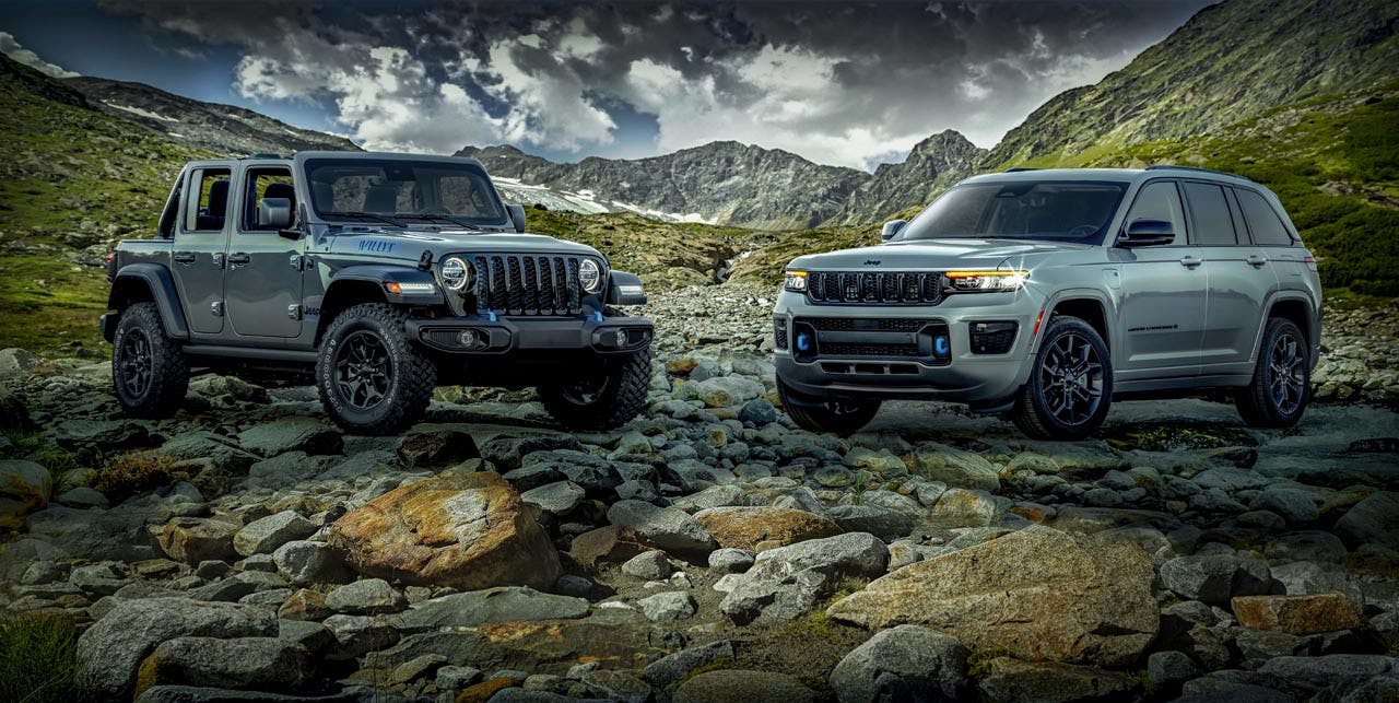 2023 Jeep Wrangler Willys 4xe and 2023 Jeep Grand Cherokee 4xe 30th Anniversary Edition exterior front three quarters
