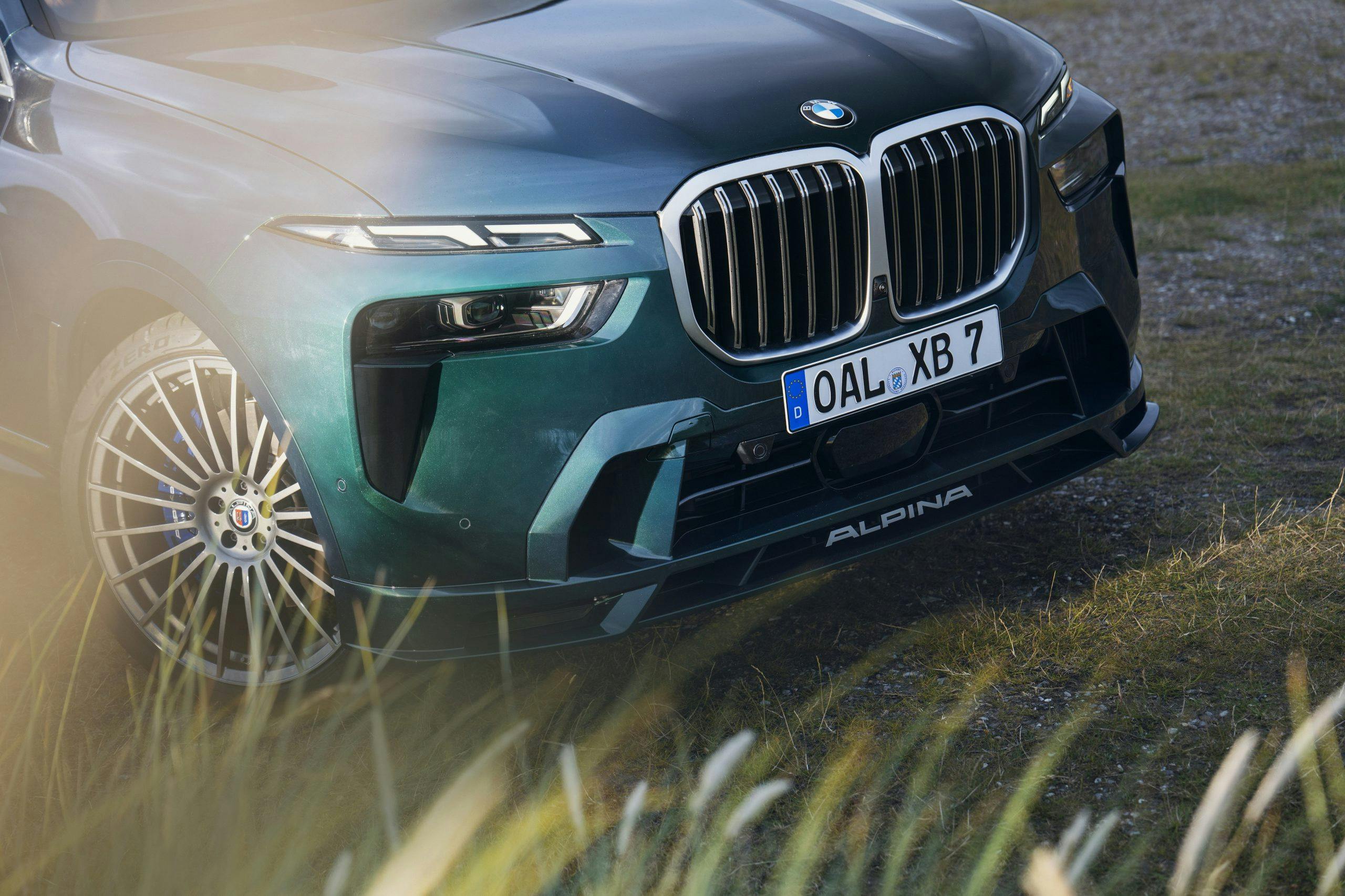 2022 BMW ALPINA XB7 front grille