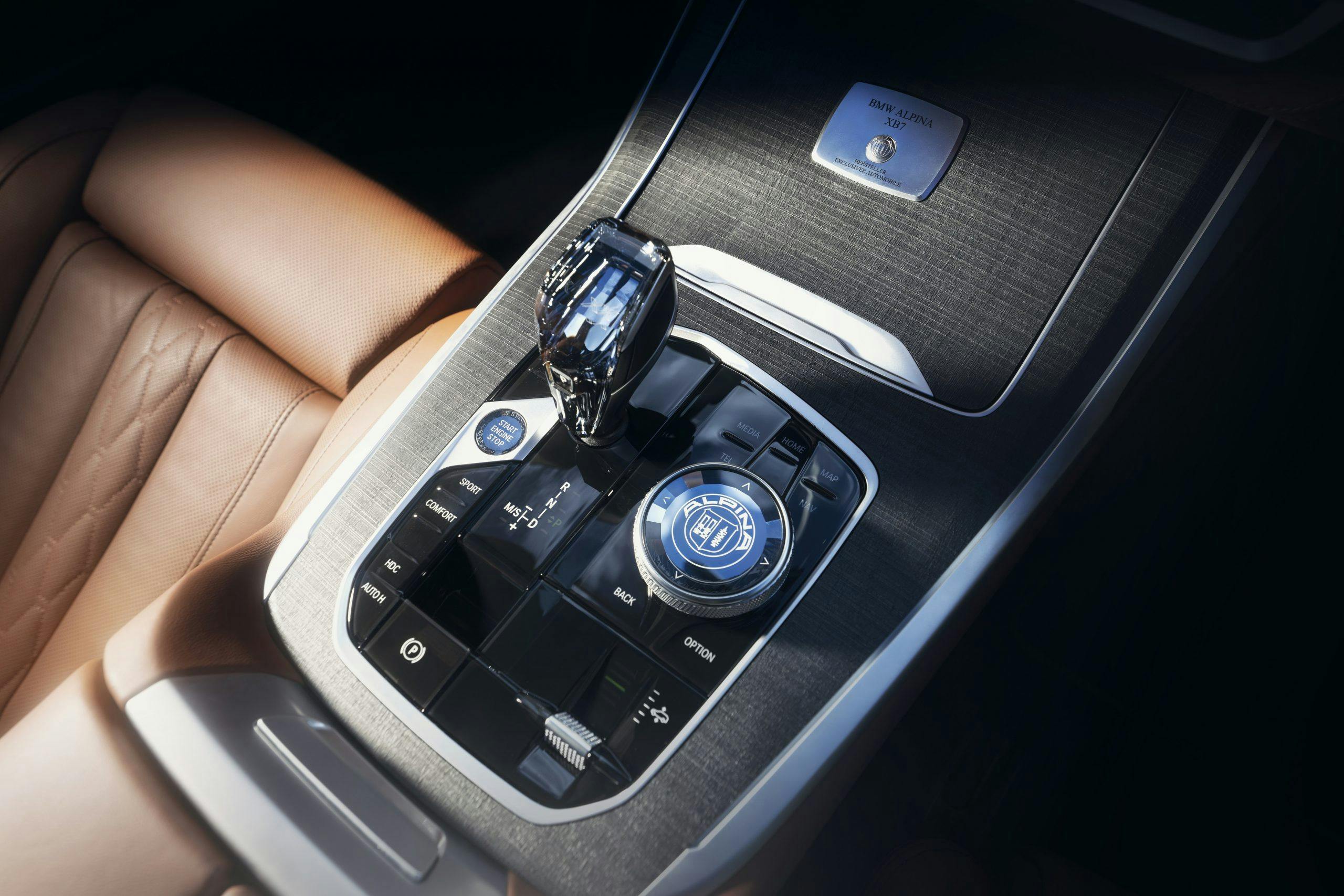 2022 BMW ALPINA XB7 interior console