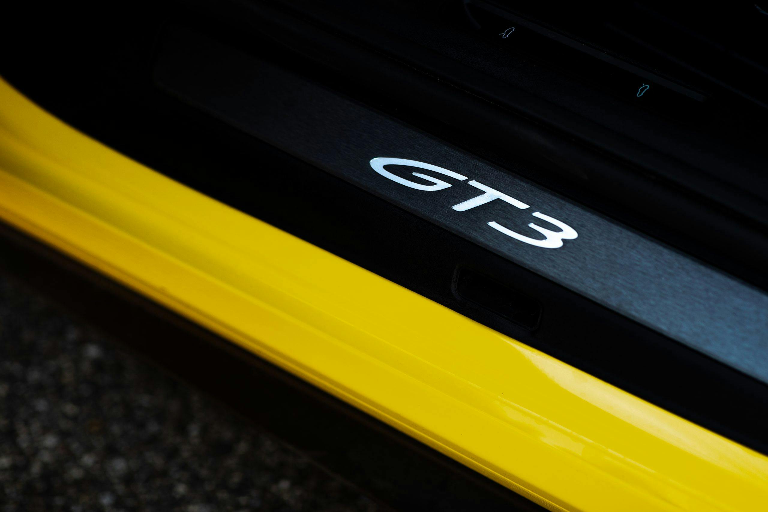 Porsche GT3 door sill detail