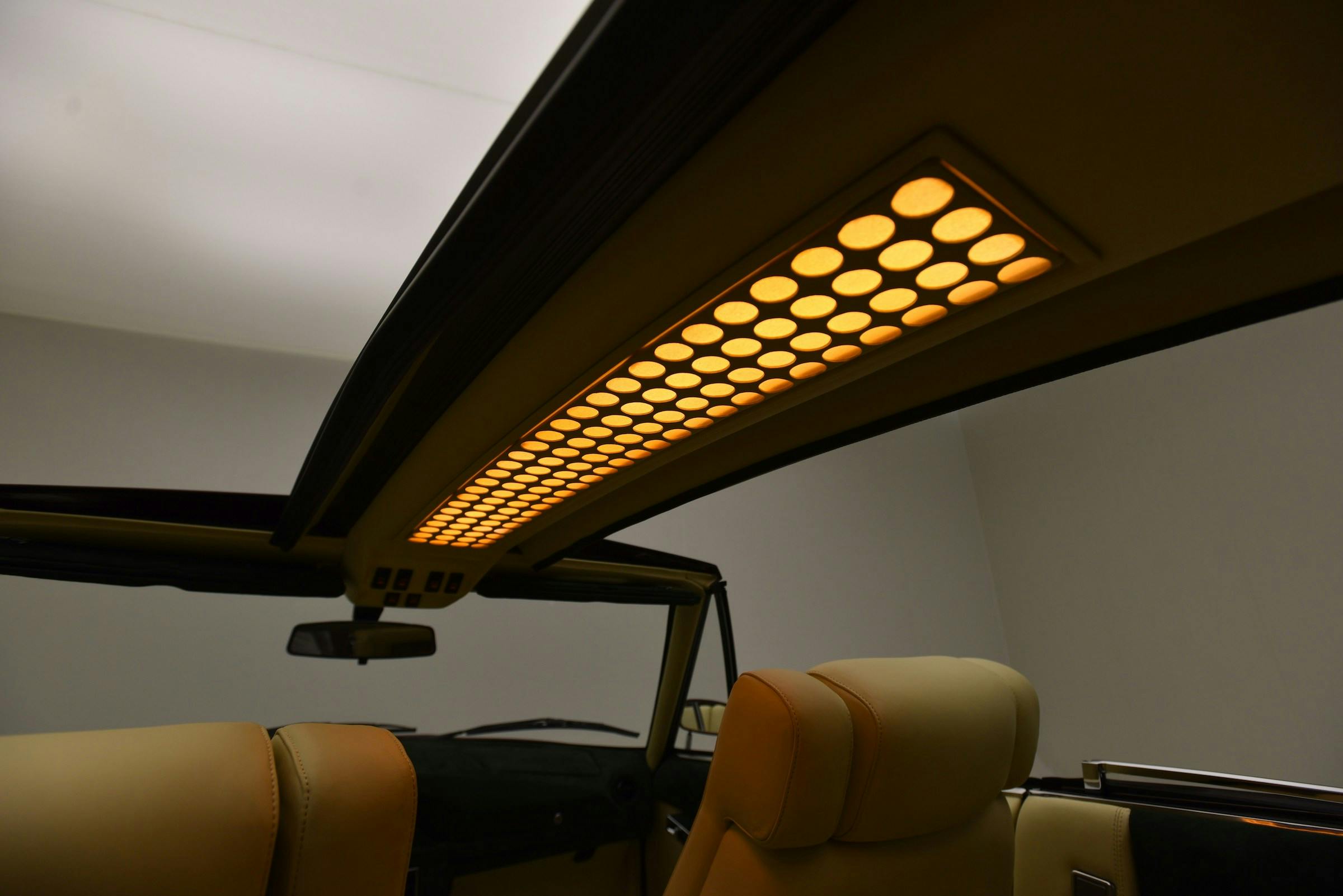1971 Citroën SM Espace interior circle lighting