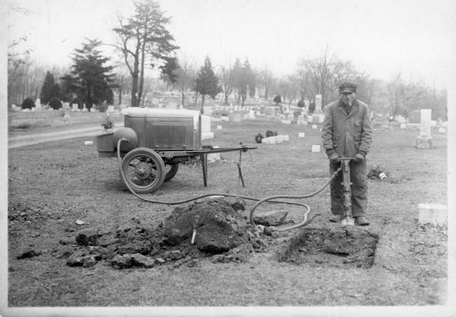 Smith Factory 30-31 cowl compressor in cemetery