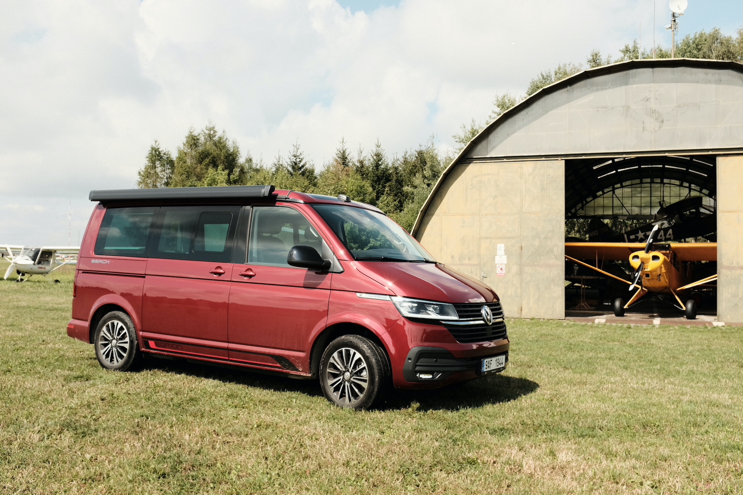 2022 VW California Beach Review: Europe’s Do-it-all Camper Van ...