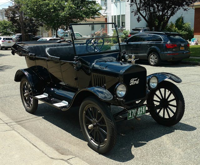 1922 Ford Model T Touring with top down front