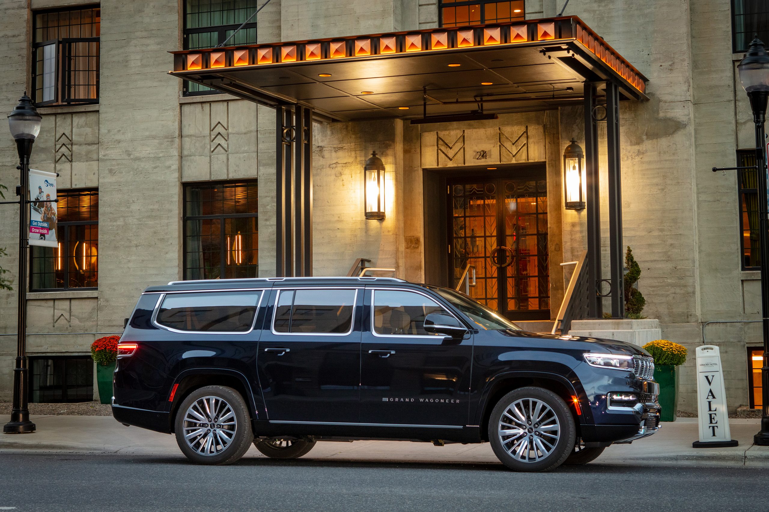 First Look Review: 2023 Jeep Grand Wagoneer L Obsidian 4x4 - Hagerty Media