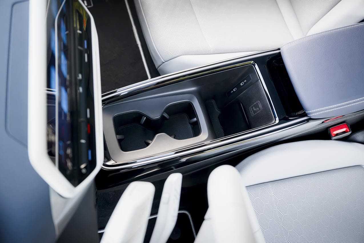 2023 Volkswagen ID.4 interior center console