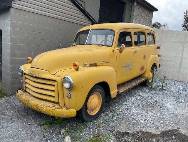 1952 GMC Suburban front three-quarter