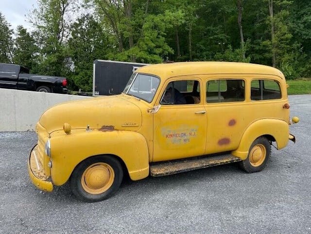 1952 GMC Suburban side