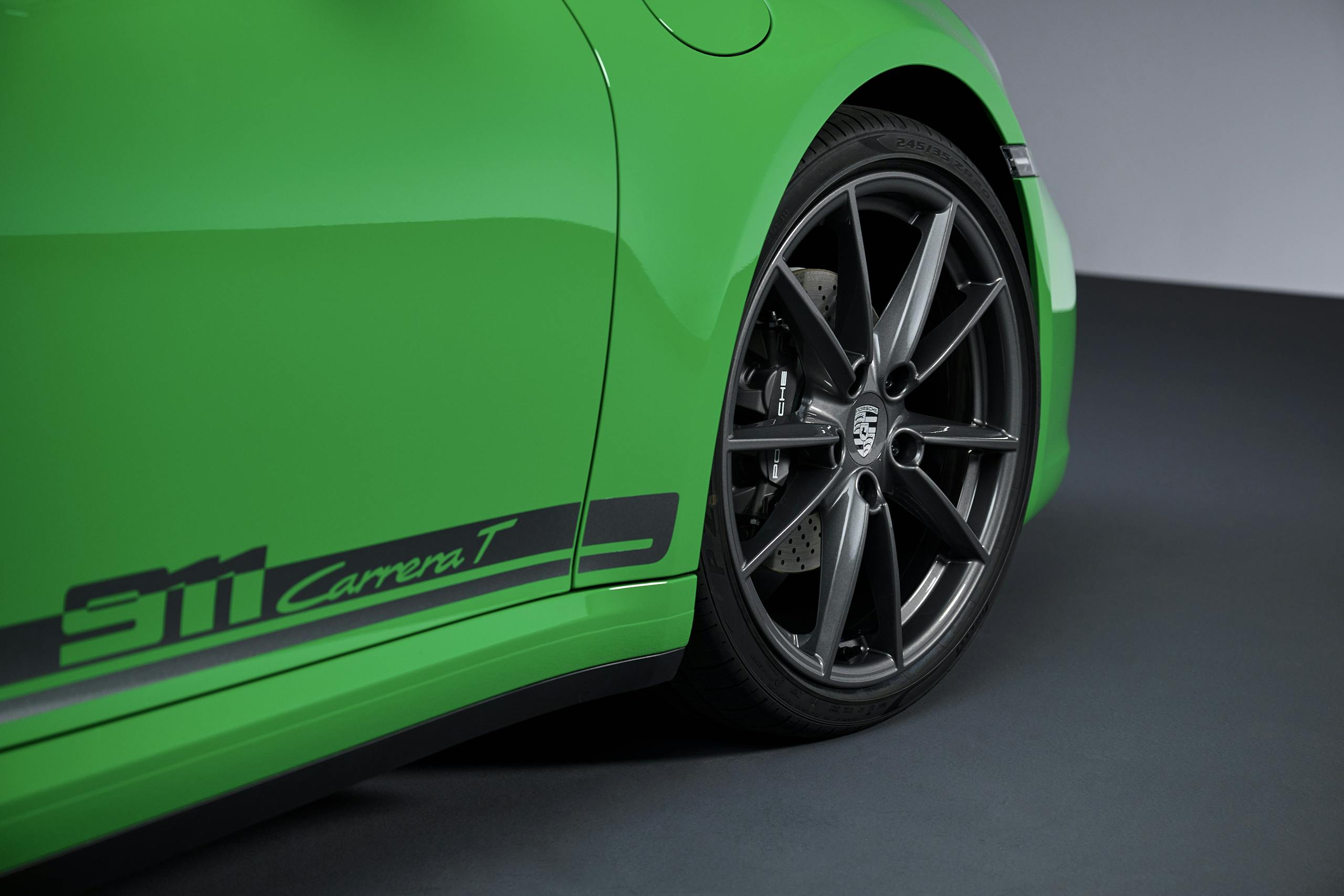 Porsche 911 T Python Green front wheel tire quarter