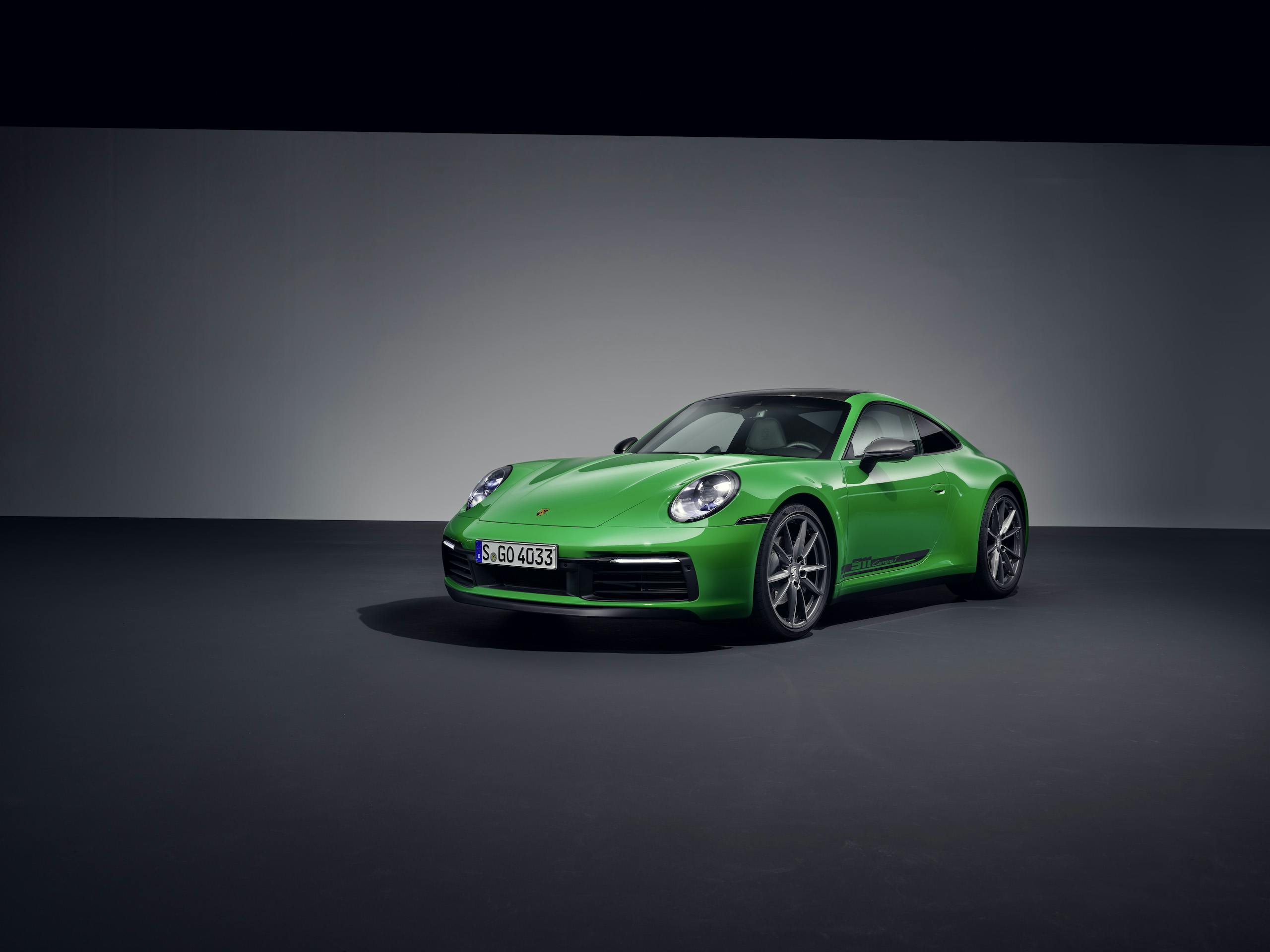 Porsche 911 T Python Green front three-quarter