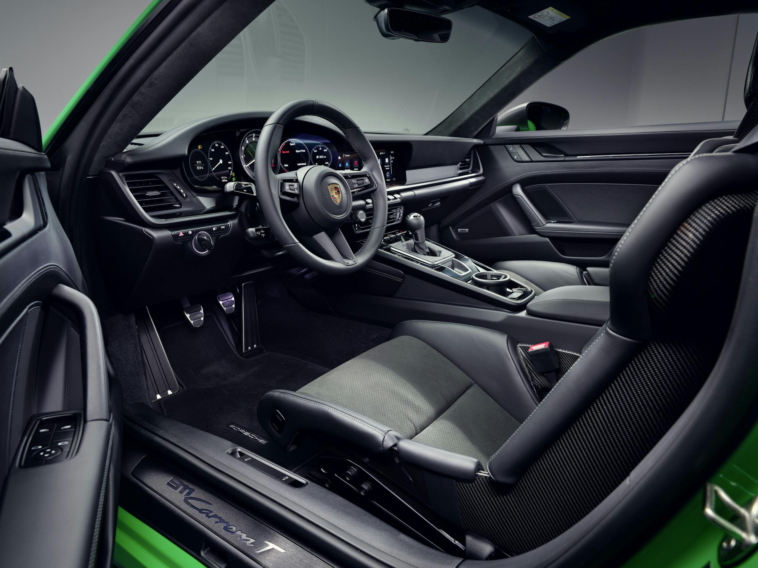 Porsche 911 T Python Green interior