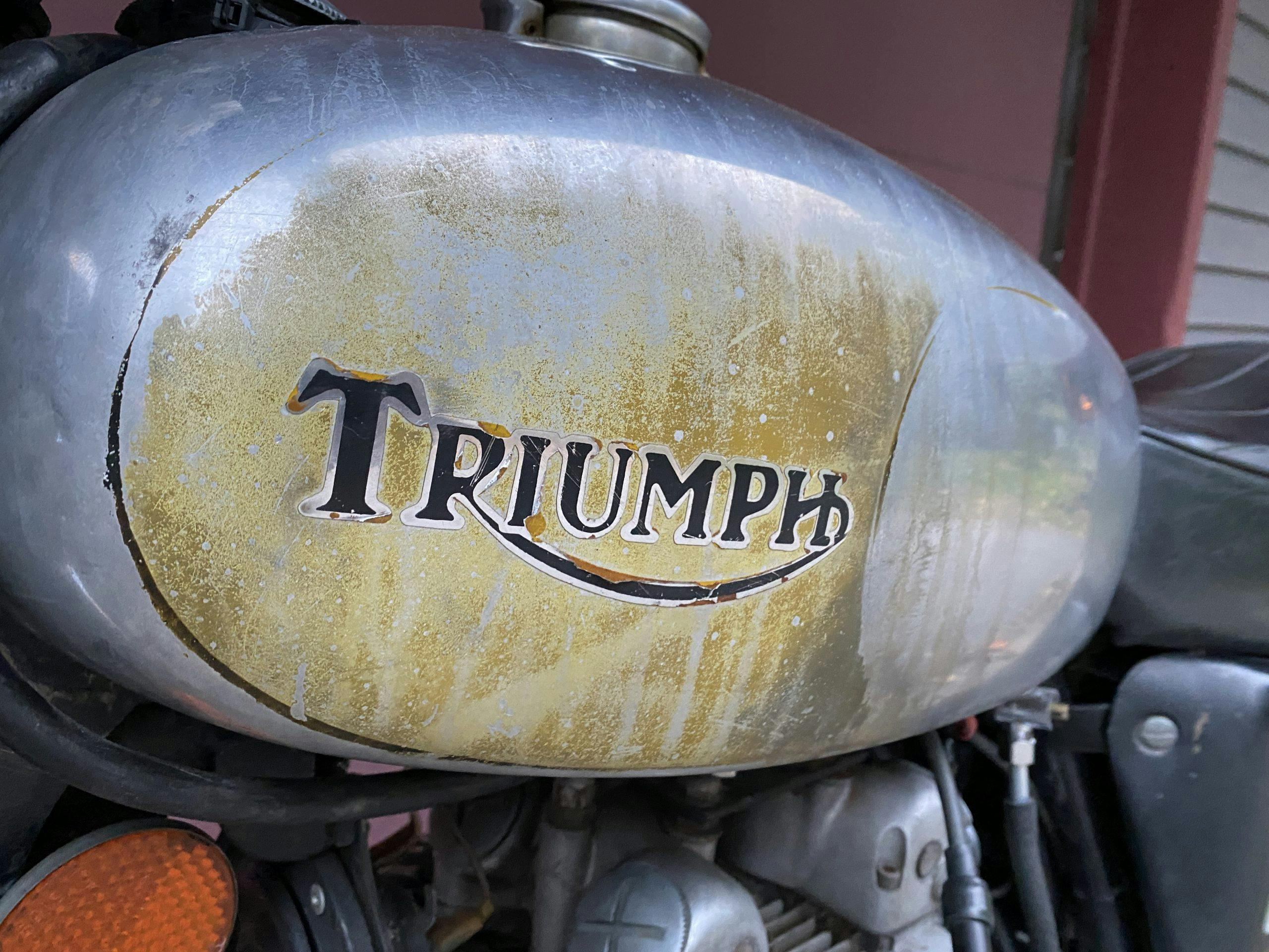 Triumph TR5T gas tank paint