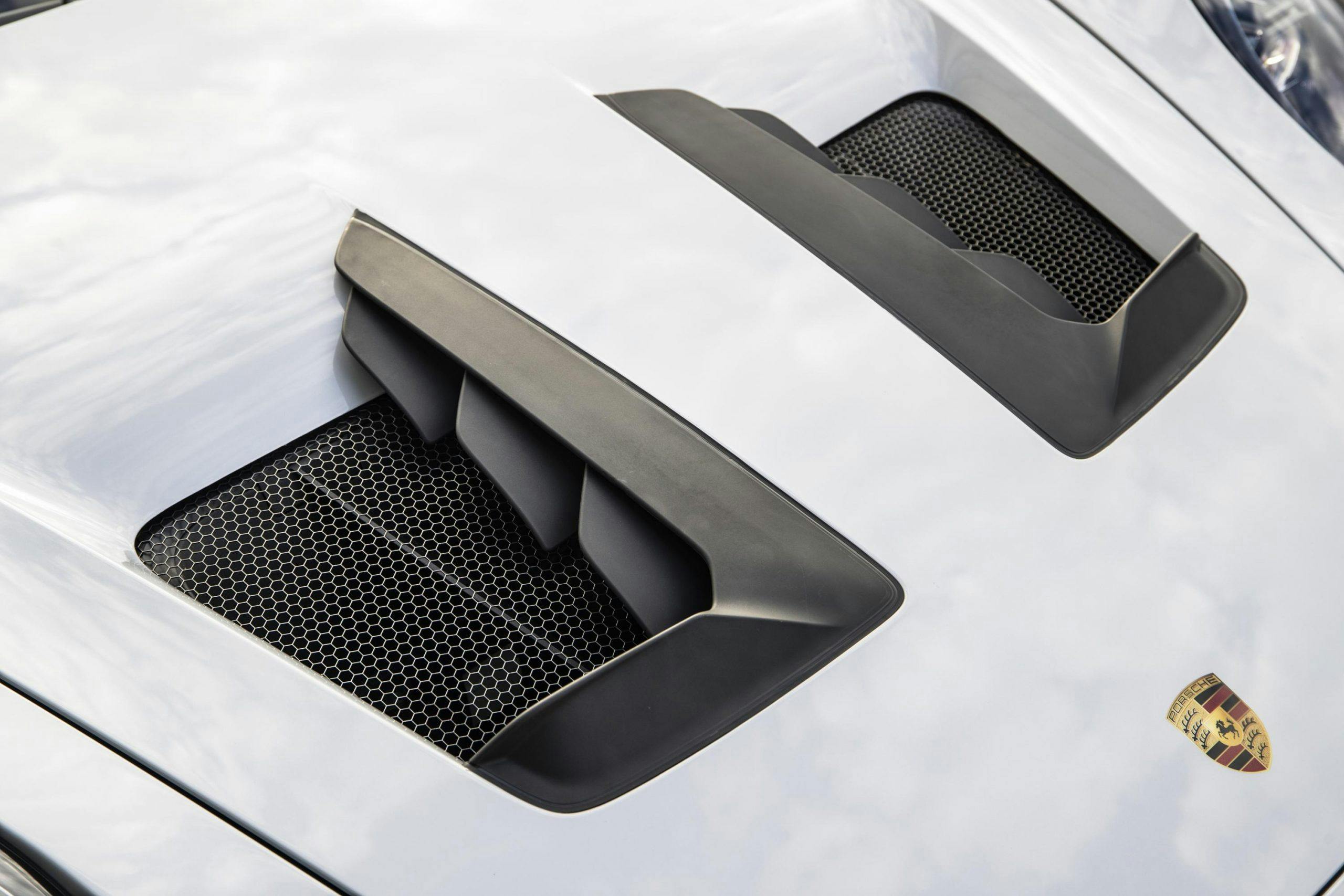 2023 Porsche 911 GT3 RS hood venting