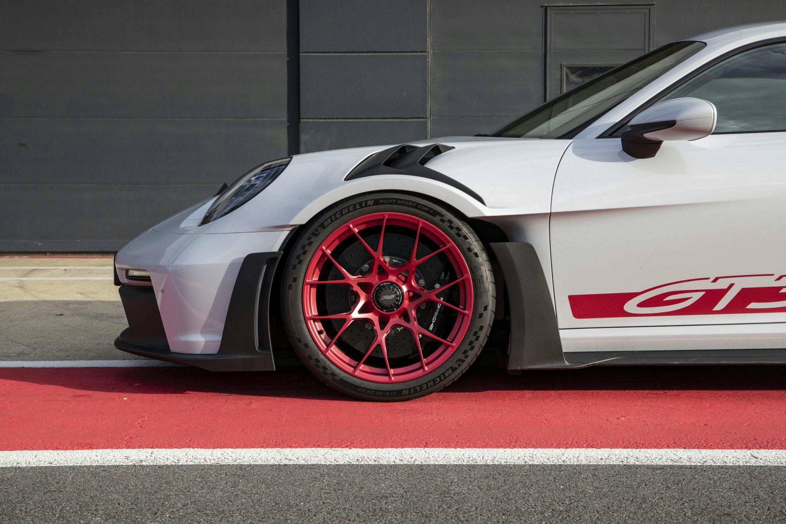 2023 Porsche 911 GT3 RS front end side profile