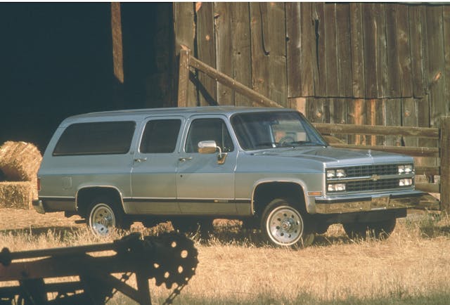1991 Chevrolet Suburban front three-quarter
