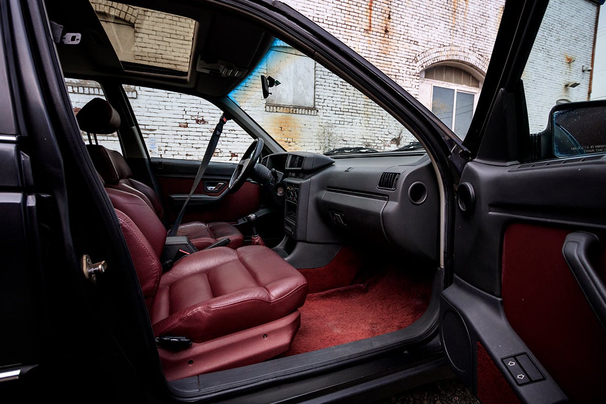 Peugeot 405 interior front passenger side